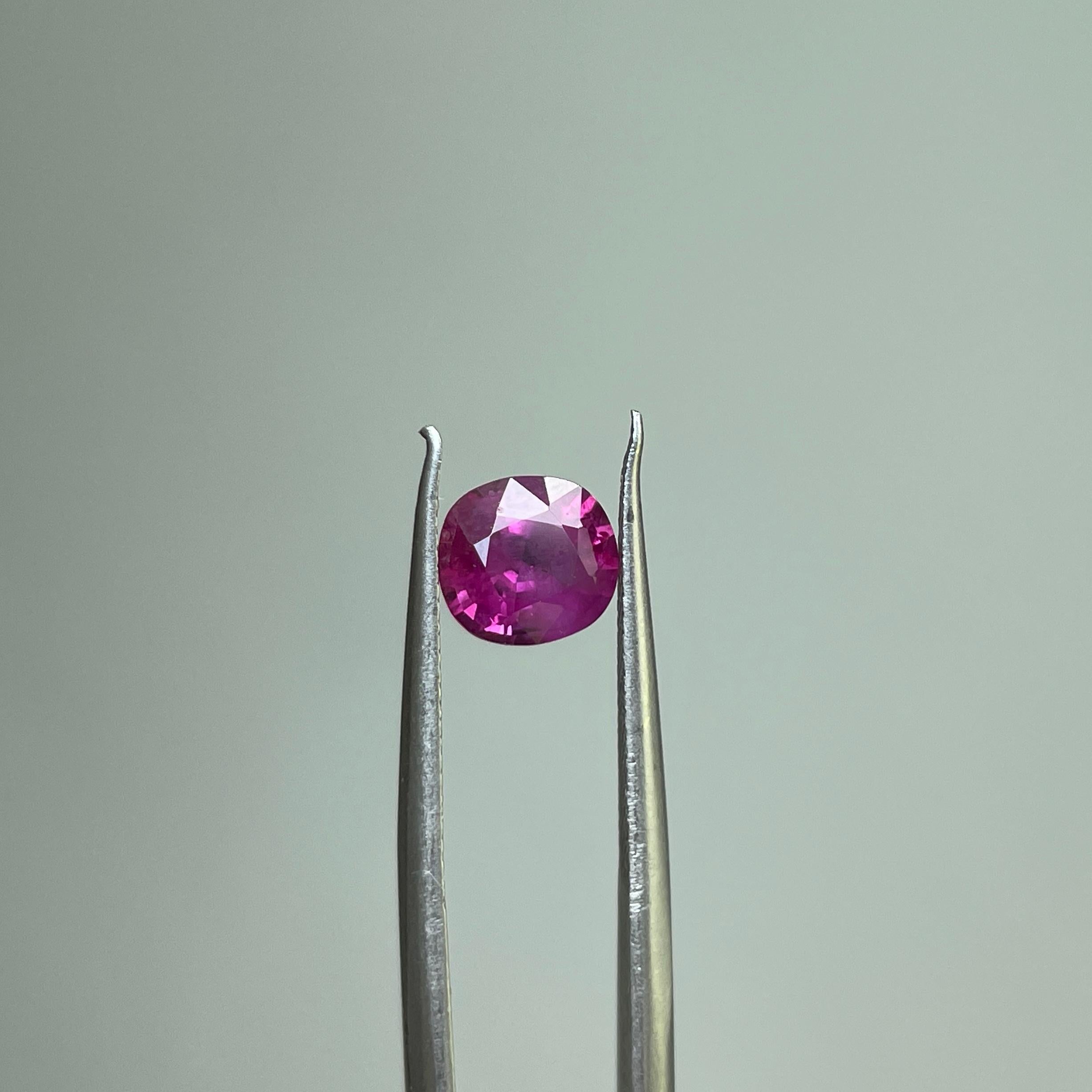 Rubis de Birmanie non chauffé de 1,37ct certifié par le GIA en vente 3