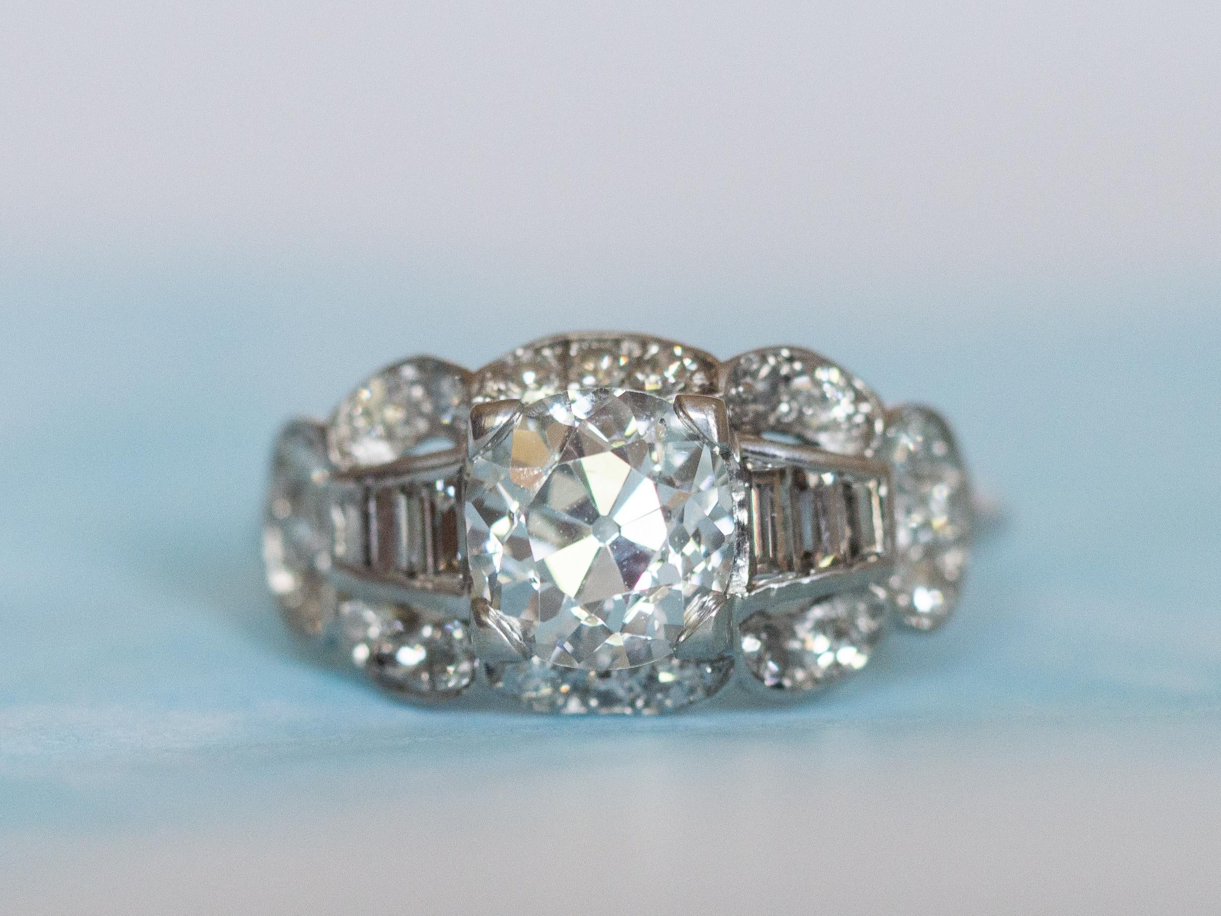GIA Certified 1.39 Carat Diamond Platinum Engagement Ring For Sale 2