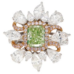 Bague en diamant certifié GIA de 1.39 carat, taille radiant, de couleur vert jaunâtre intense