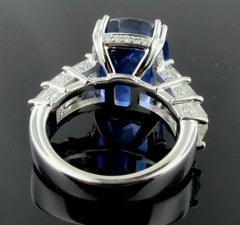 GIA-zertifizierter 13,97 Karat Burma No-Heat Blue Sapphire Diamantring aus Platin