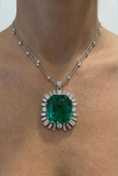 GIA-zertifizierter 14 Karat kolumbianischer Smaragd-Diamant-Anhänger in 18k Weißgold