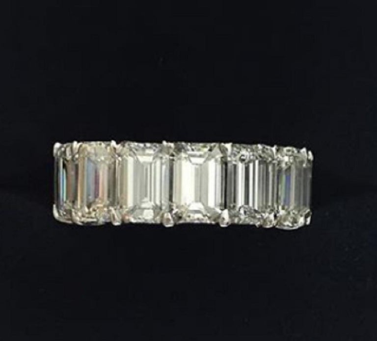GIA Certified 14 Carat Emerald Cut Diamond Eternity Band Ring Set in Platinum In New Condition For Sale In Rome, IT