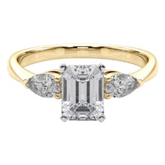 GIA Certified 1.4 Carat Emerald East-West Three-Stone Diamond Ring (bague à trois pierres avec émeraude)