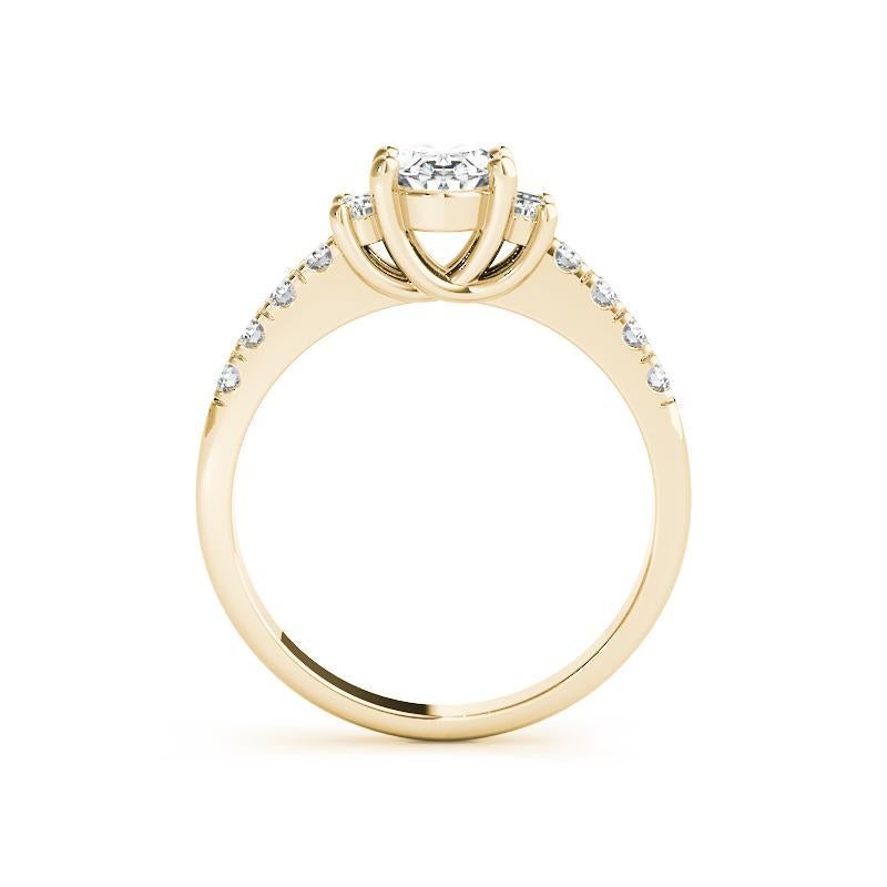 GIA Certified 1,4 Carat Oval Three-Stone Pave Anello con diamanti in oro giallo 18K In condizioni Nuovo in vendita a New York, NY