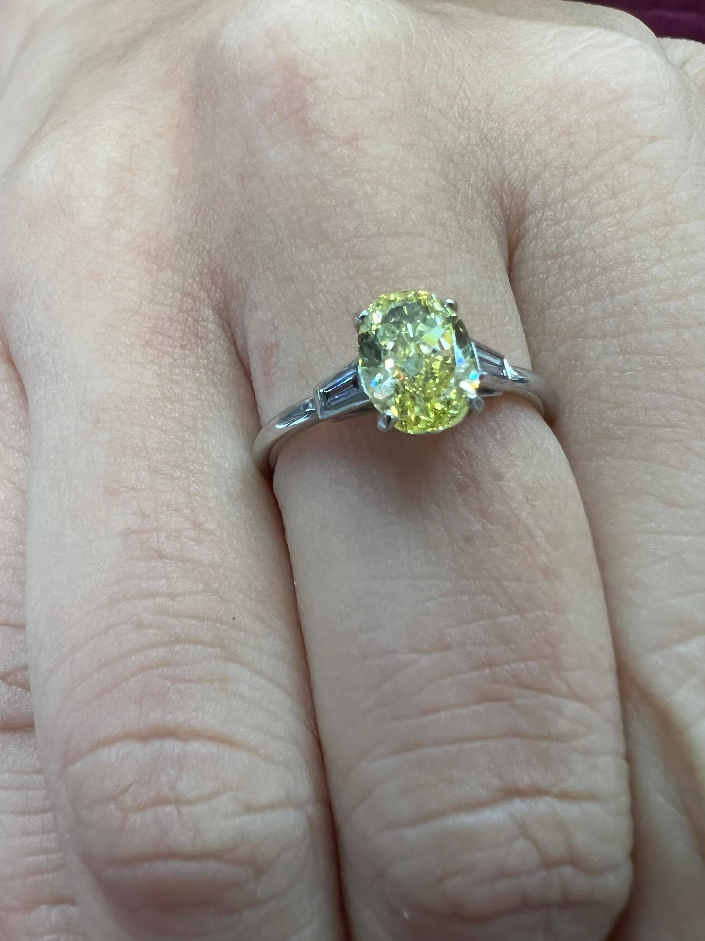 GIA Certified 1.4 Cts Fancy Vivid Yellow Oval Diamond Ring. Strong Color. 2