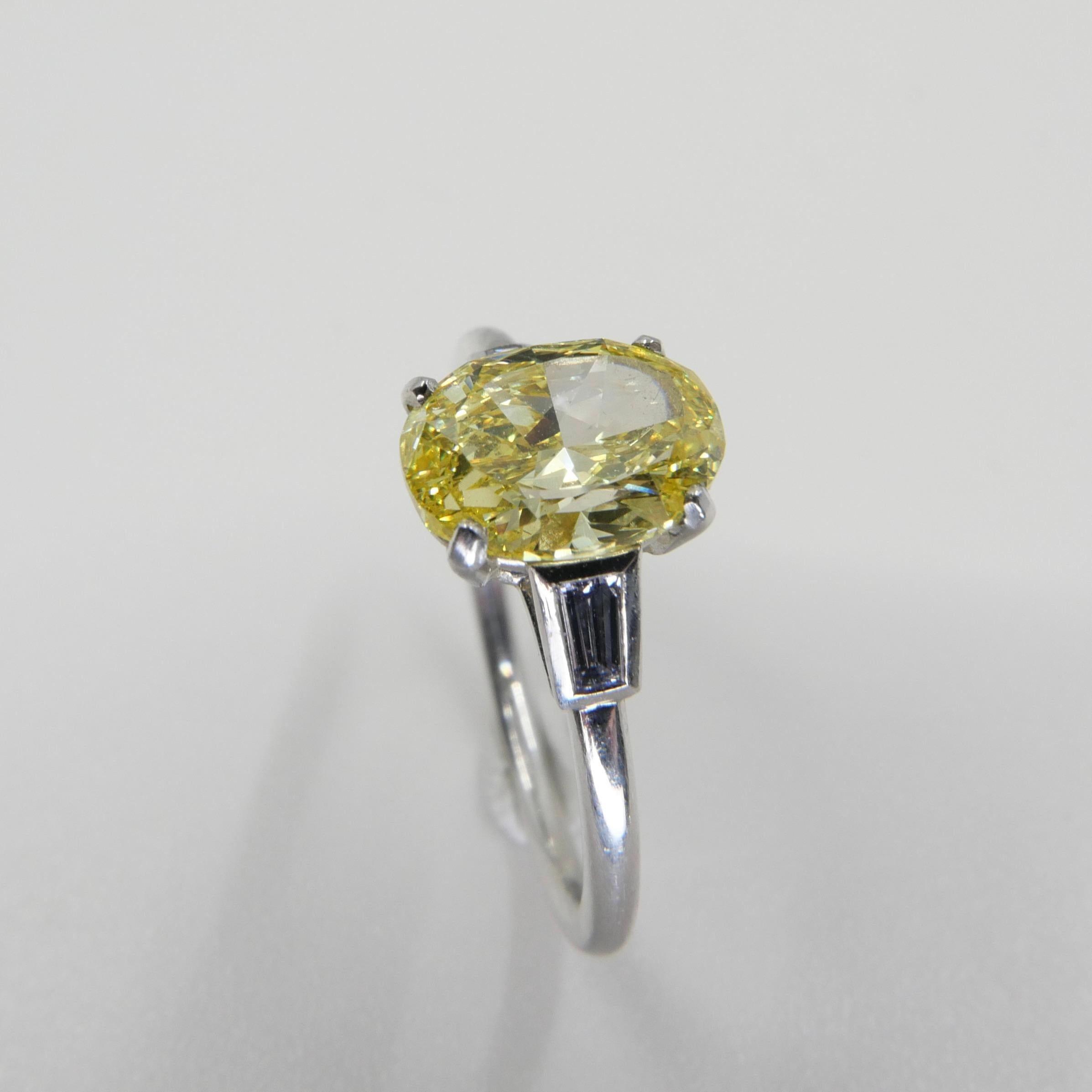 GIA Certified 1.4 Cts Fancy Vivid Yellow Oval Diamond Ring. Strong Color. In Good Condition In Hong Kong, HK