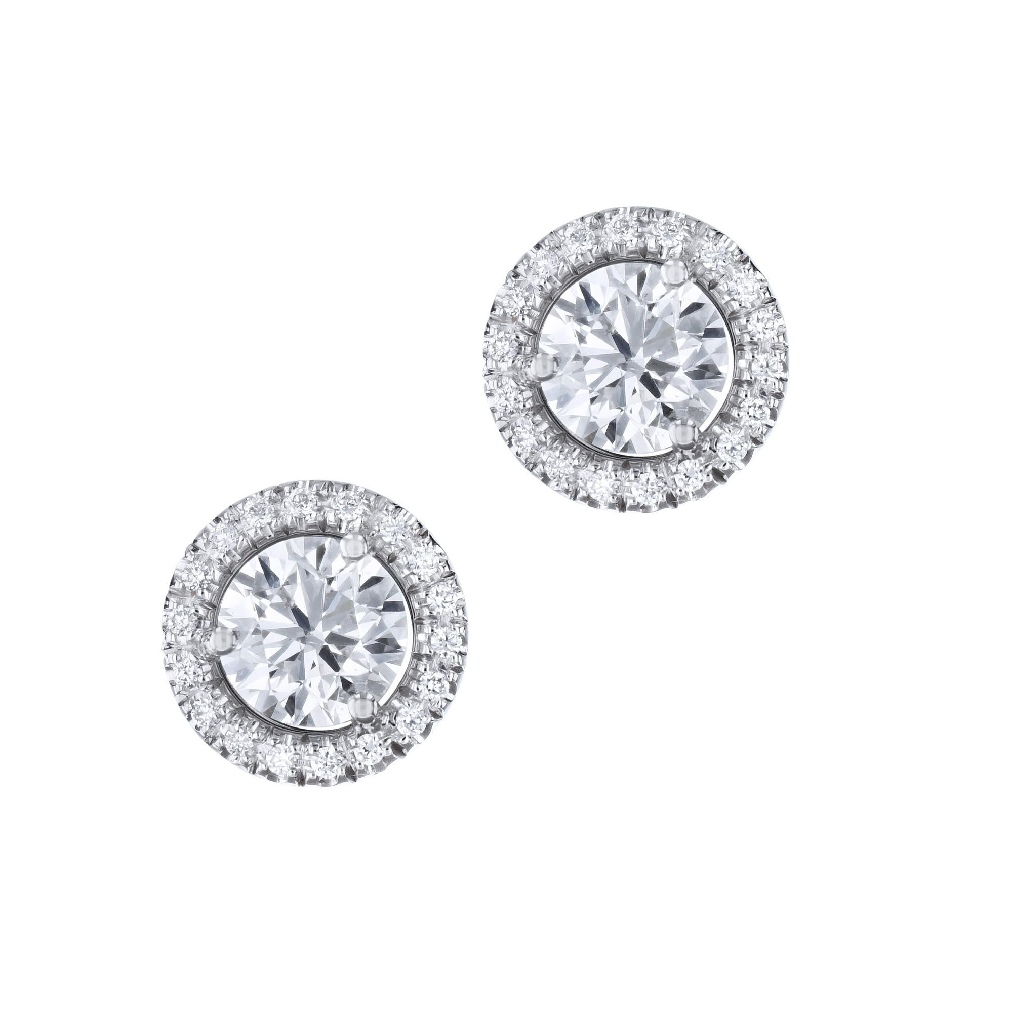 GIA-zertifizierte 1,40 Karat handgefertigte Diamant- und Pavé-Ohrstecker mit Diamanten (Brillantschliff) im Angebot
