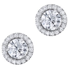 GIA-zertifizierte 1,40 Karat handgefertigte Diamant- und Pavé-Ohrstecker mit Diamanten