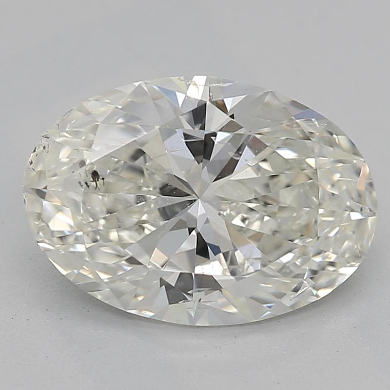 Uno squisito anello di diamanti presenta un meraviglioso centro di un diamante ovale certificato GIA, con un peso di 1,40, J e SI2. Questo lussuoso pezzo è splendidamente realizzato in oro bianco, creando uno sfondo perfetto che esalta la