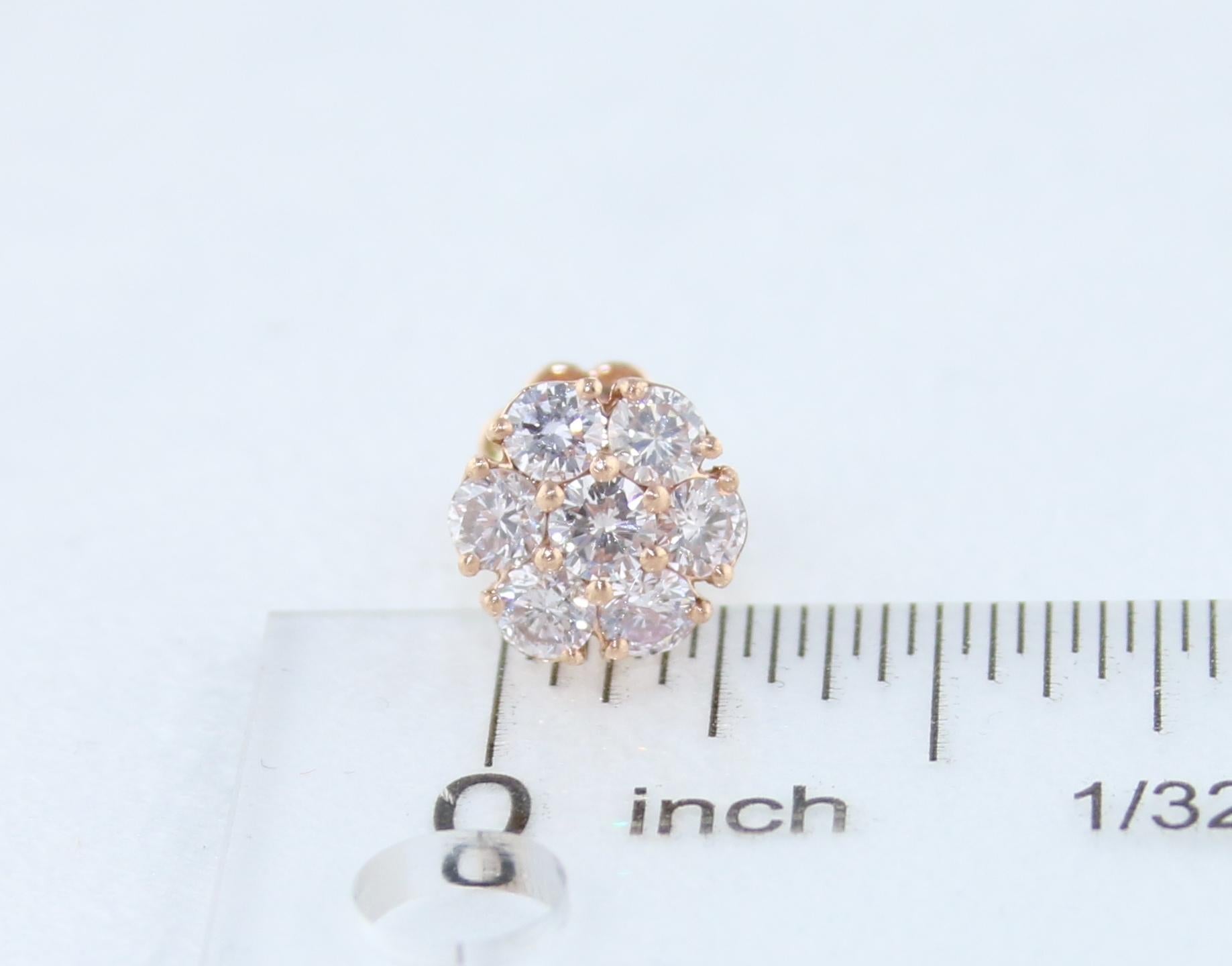 Orecchini con perno in oro con diamante rosa da 1,40 carati certificati GIA in vendita 1
