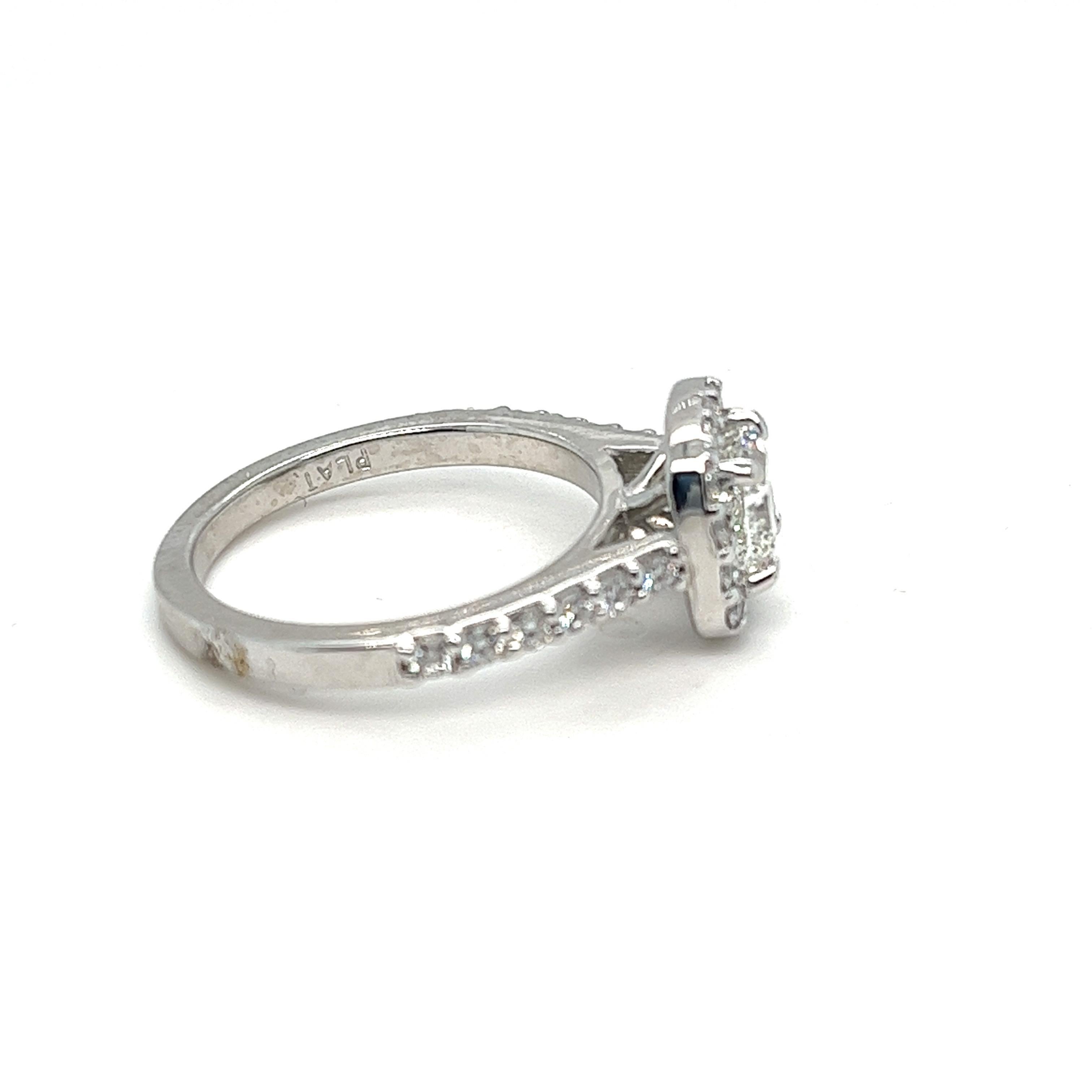 Certificato G.I.A. 1,40 carati Tw. Anello di fidanzamento in platino con diamante a cuscino in vendita 3