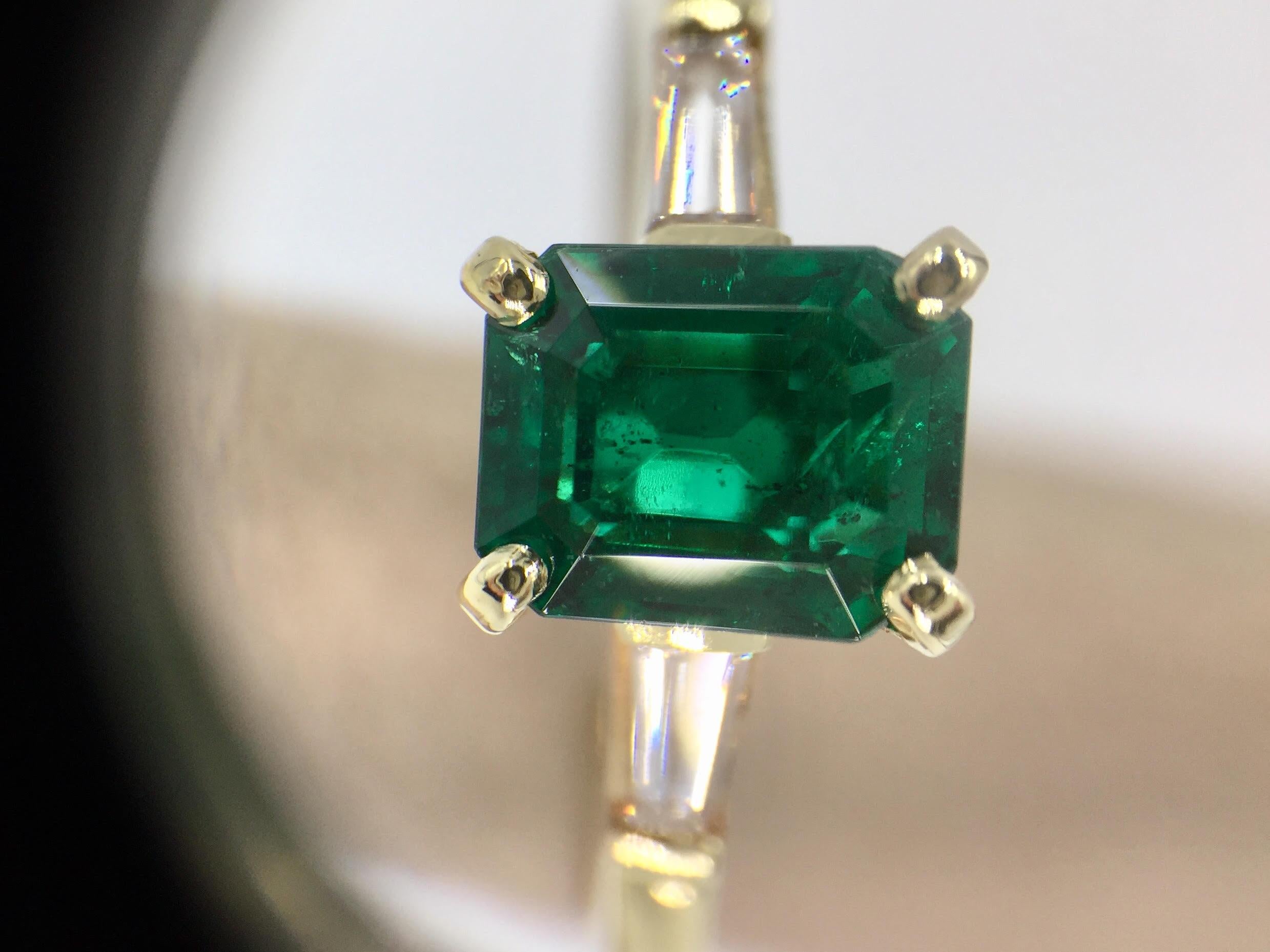 Women's GIA Certified 1.41 Carat Emerald Diamond 18 Karat Ring