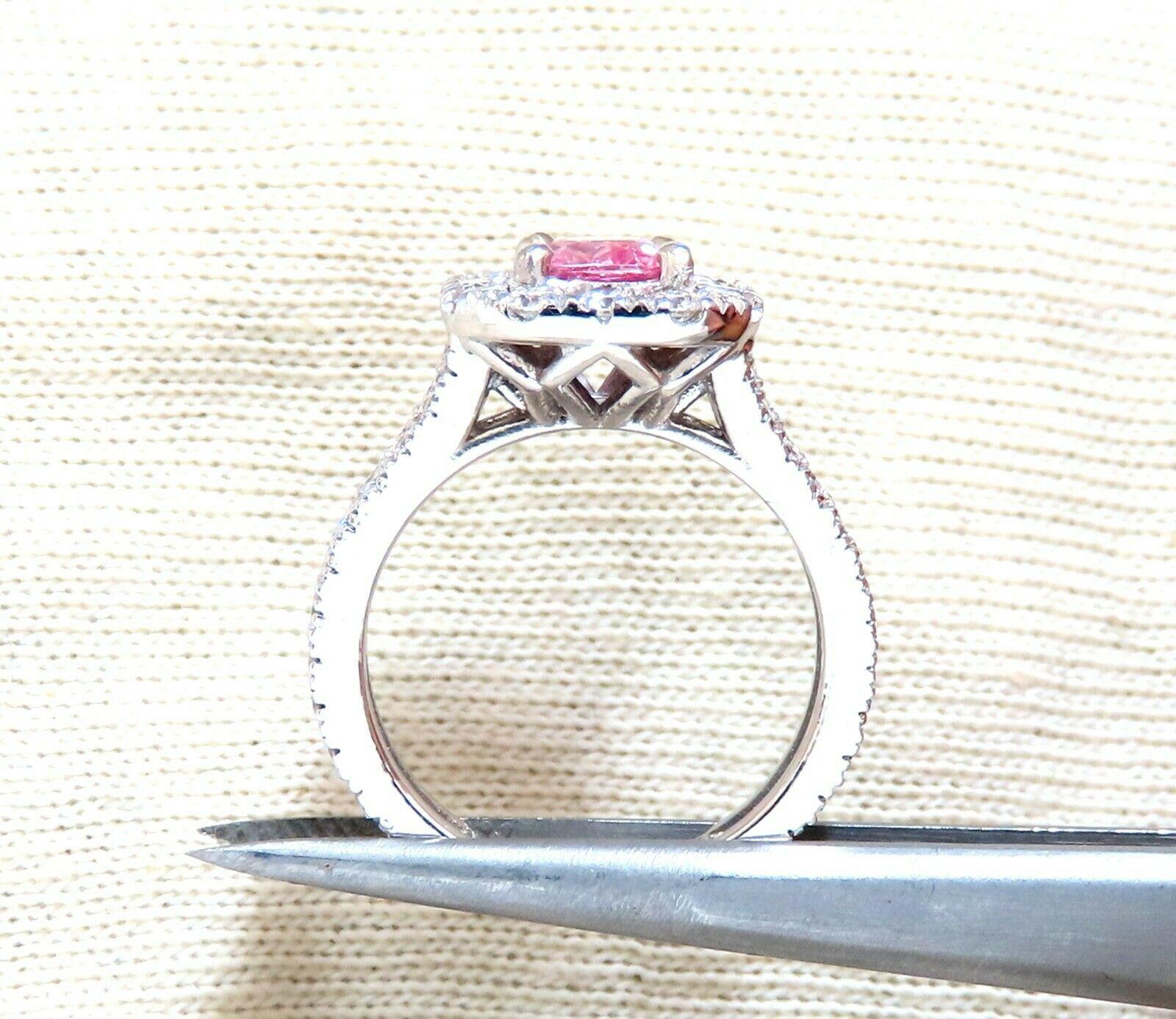 GIA Certified 1.41ct Natural Padparadscha Sapphire Diamonds Ring 14kt In New Condition For Sale In New York, NY
