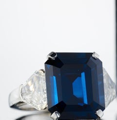 GIA-zertifizierter 14,24 Karat Saphir- und Diamantring mit Smaragdschliff