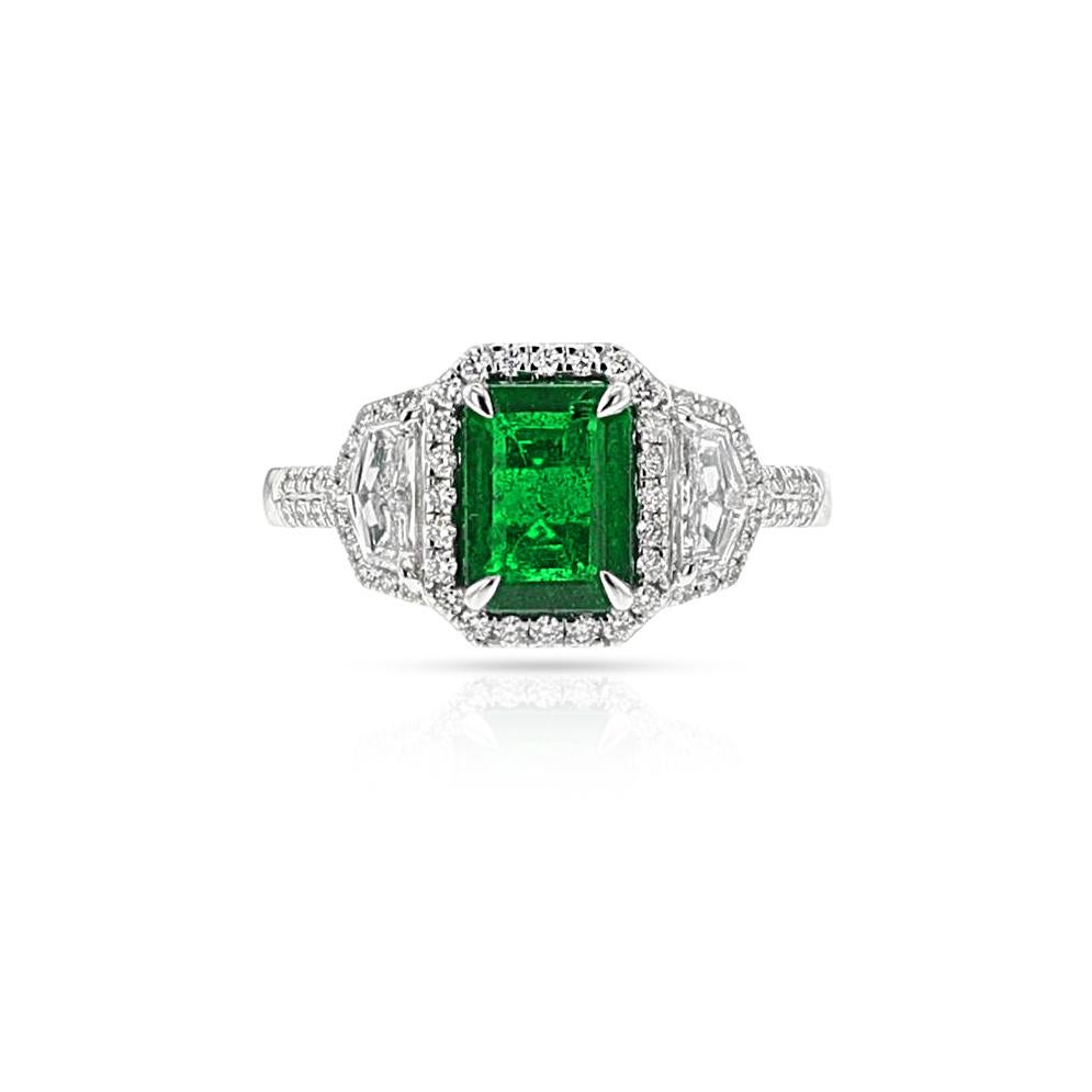 GIA Certified 1.43 carat Octagonal Step-Cut Emerald and Diamond Ring, 18k In Excellent Condition For Sale In New York, NY