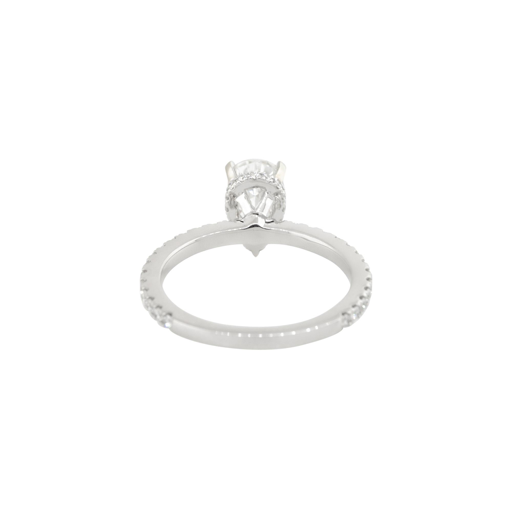 GIA-zertifizierter 1,43 Karat birnenförmiger Diamant-Halo-Verlobungsring aus 18 Karat im Zustand „Hervorragend“ im Angebot in Boca Raton, FL