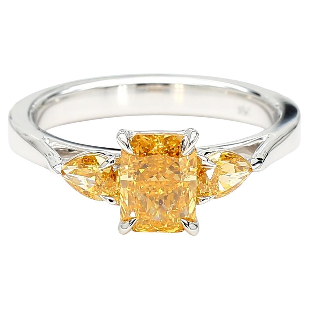 Bague à trois pierres en or blanc 18 carats, certifiée GIA, 1,43 carat de diamant jaune-orange