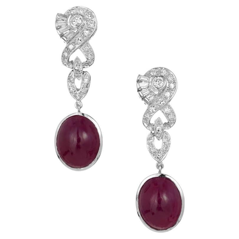 Boucles d
oreilles pendantes en platine avec rubis rouge ovale et diamants de 14,32 carats certifiés par le GIA