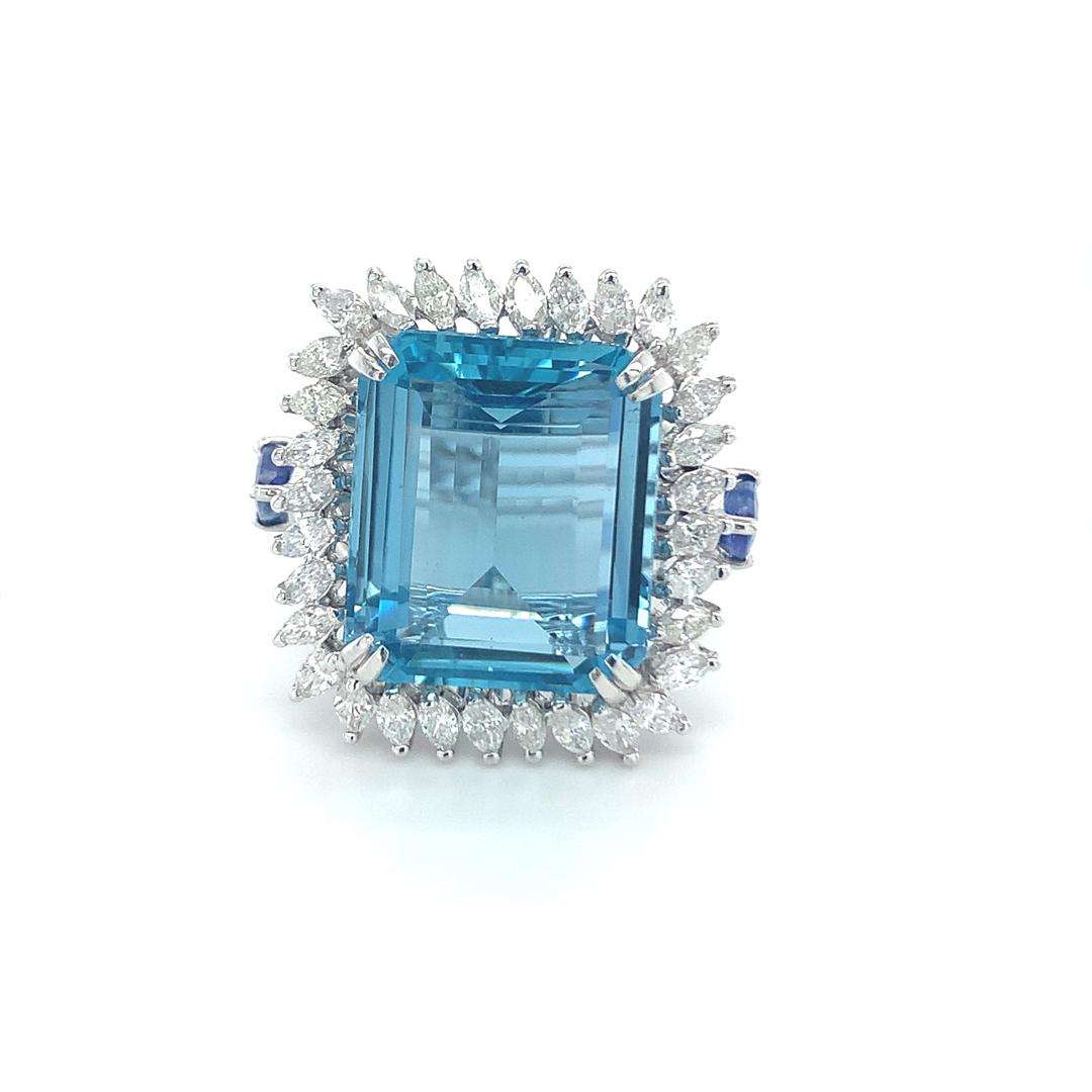 GIA Certified 14.37 Carat Aquamarine and 1.11 Carat Sapphire Diamond Ring In New Condition For Sale In New York, NY