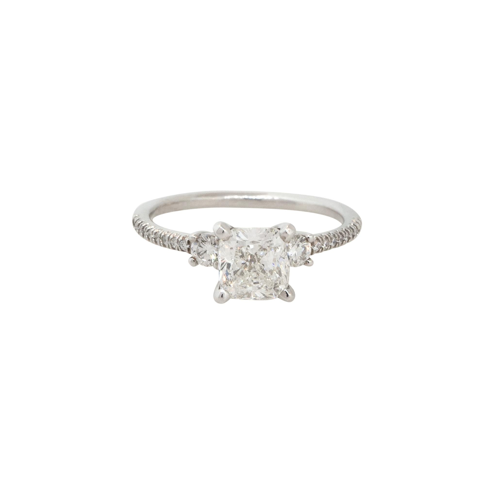 Bague de fiançailles en or 14 carats avec diamant taille coussin de 1,45 carat certifié par le Gia Excellent état - En vente à Boca Raton, FL