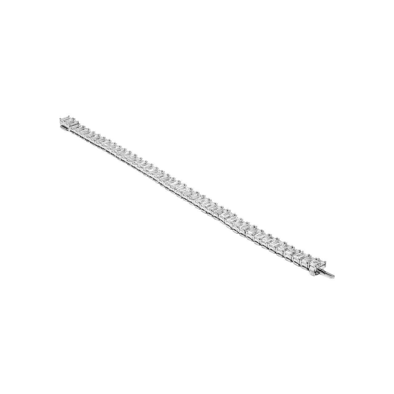 Bracciale tennis con diamanti taglio smeraldo certificati GIA in platino
 48 pietre: 0,30ct ciascuna Peso totale in carati: 14,50ct 
6,5'' di lunghezza 
0.30 F VS1 GIA#5473103237 0.30 F VS1 GIA#6471091295 0.30 F VS1 GIA#6471279877 0.30 F VS1