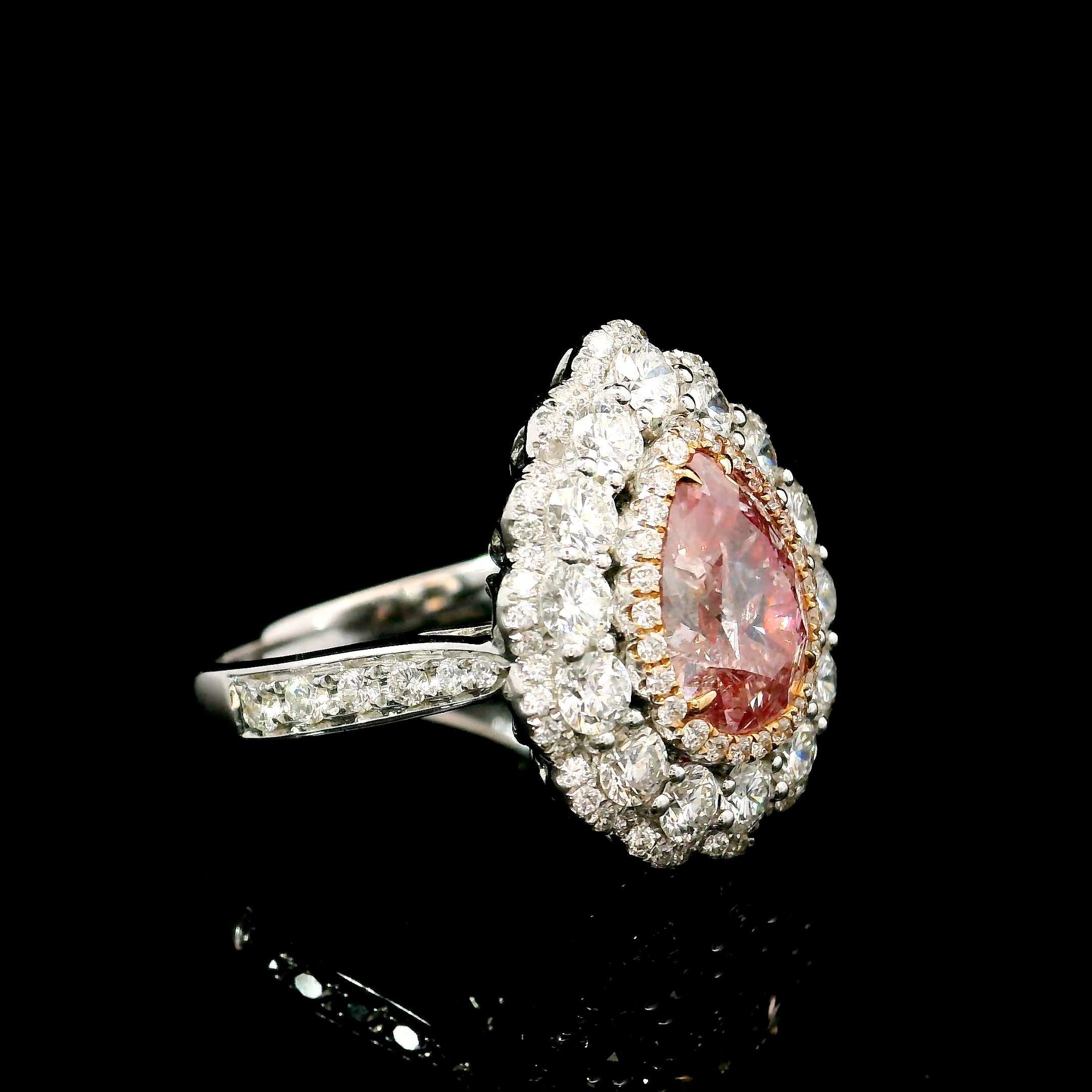Taille poire Bague en diamant certifié GIA de 1.46 carat de couleur rose orangé fantaisie en vente