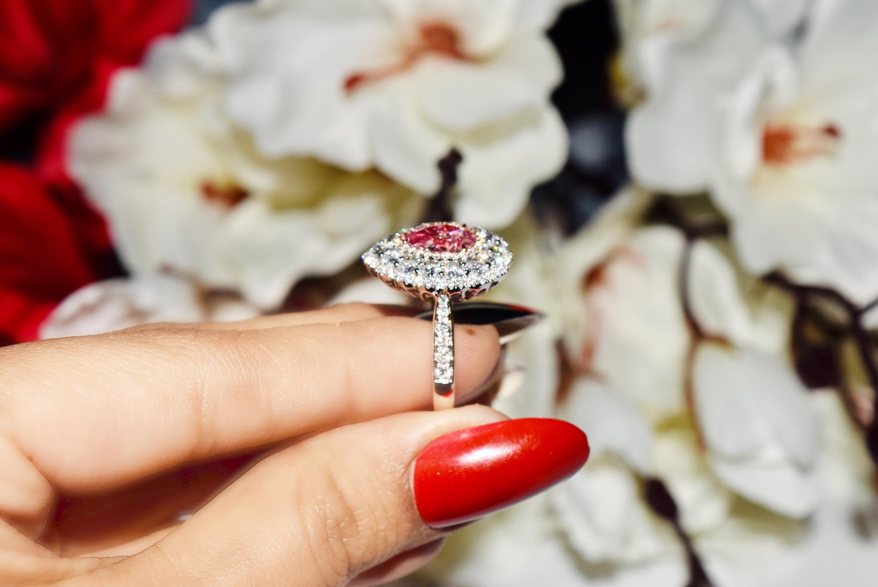 GIA zertifizierter 1.46 Karat Fancy Orangy Pink Diamond Ring  im Zustand „Neu“ im Angebot in Kowloon, HK