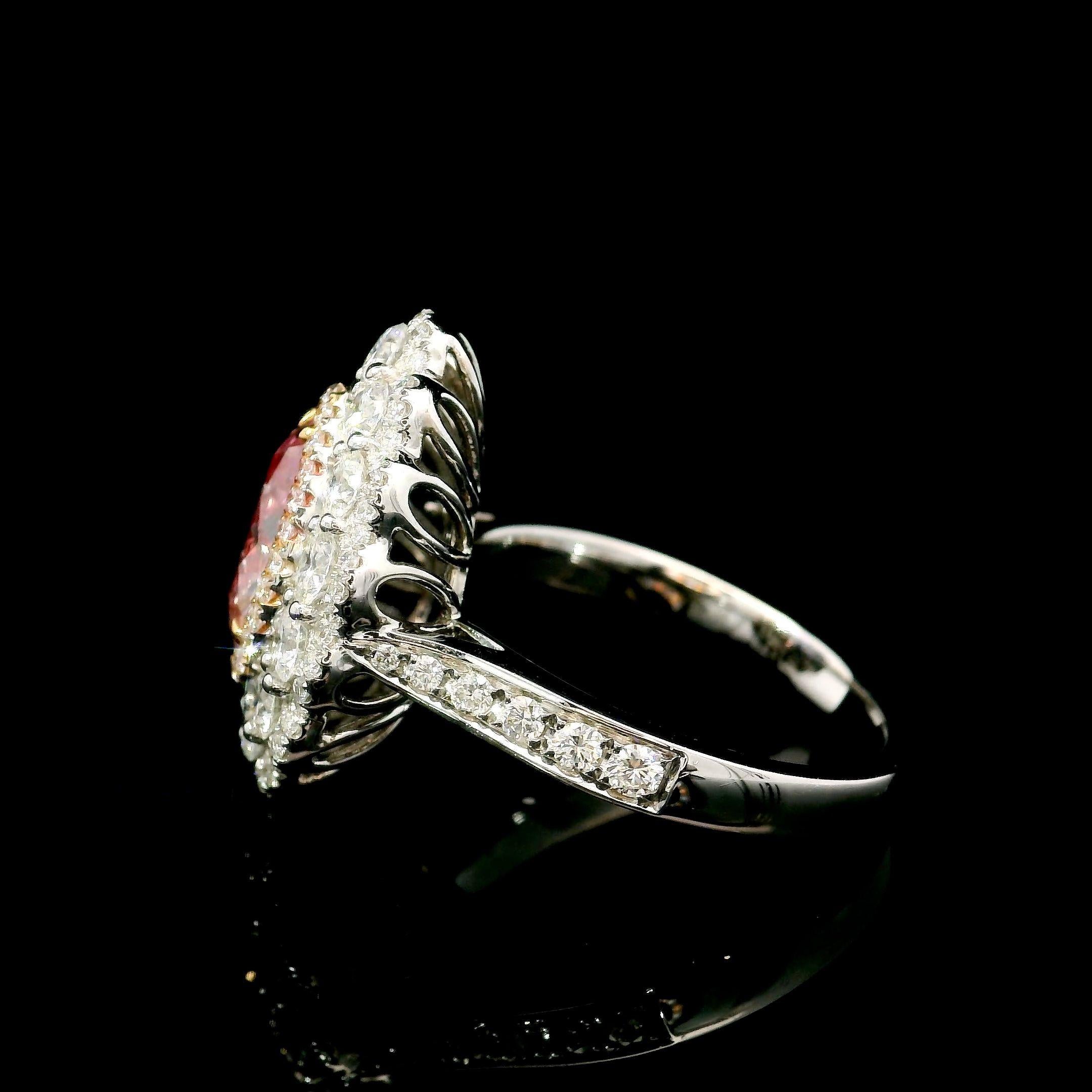 Bague en diamant certifié GIA de 1.46 carat de couleur rose orangé fantaisie en vente 1