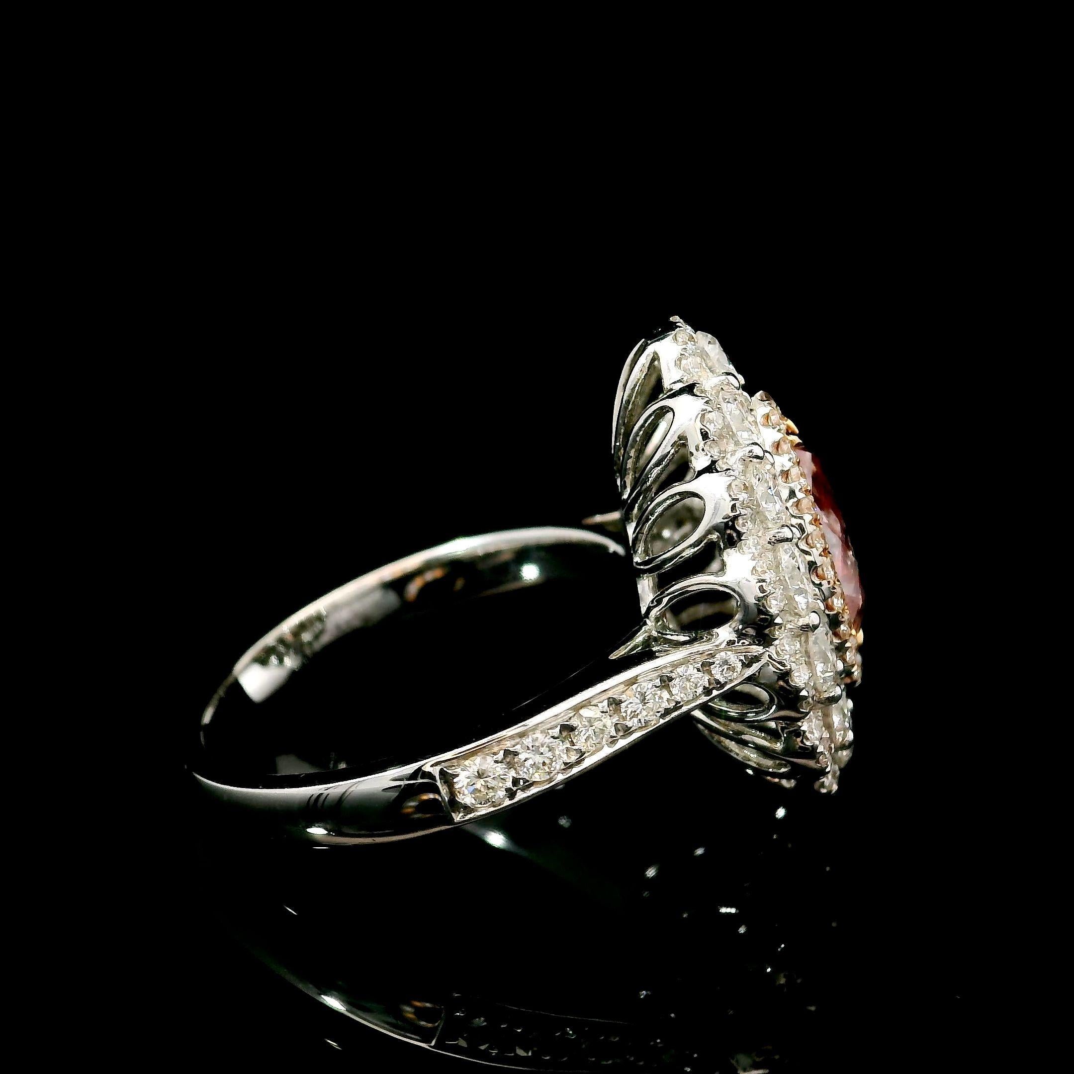 Bague en diamant certifié GIA de 1.46 carat de couleur rose orangé fantaisie en vente 2