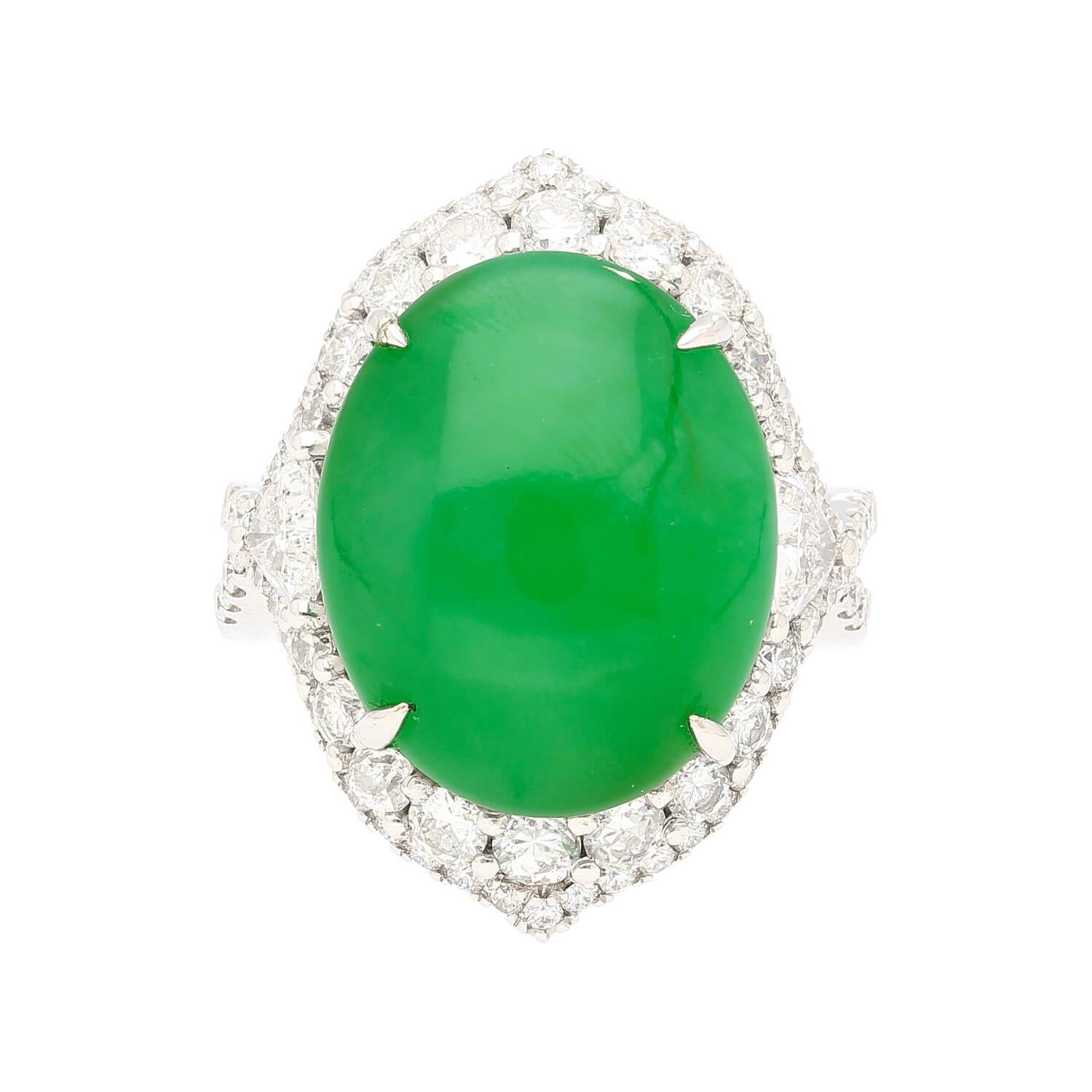 GIA Certified 14.68 Carat Grade A Jadeite Jade Ring with Diamond in 18K Gold In New Condition For Sale In Miami, FL