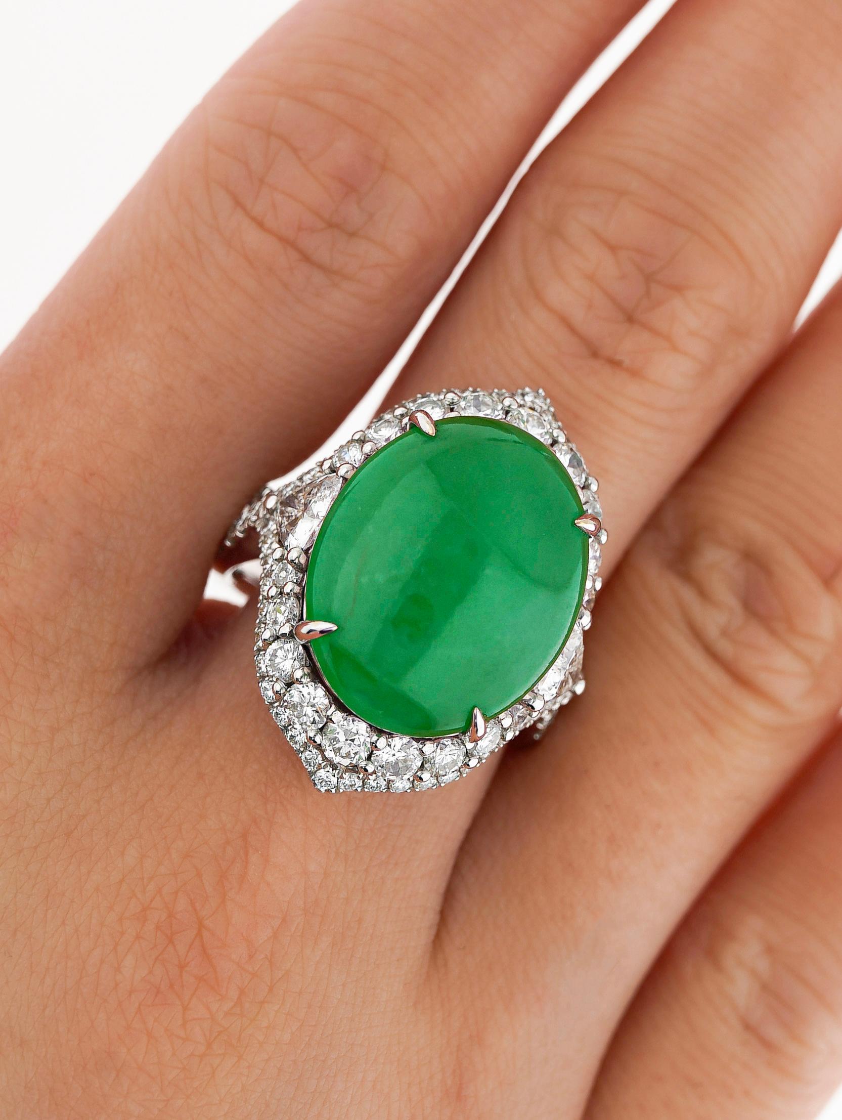 GIA Certified 14.68 Carat Grade A Jadeite Jade Ring with Diamond in 18K Gold For Sale 1
