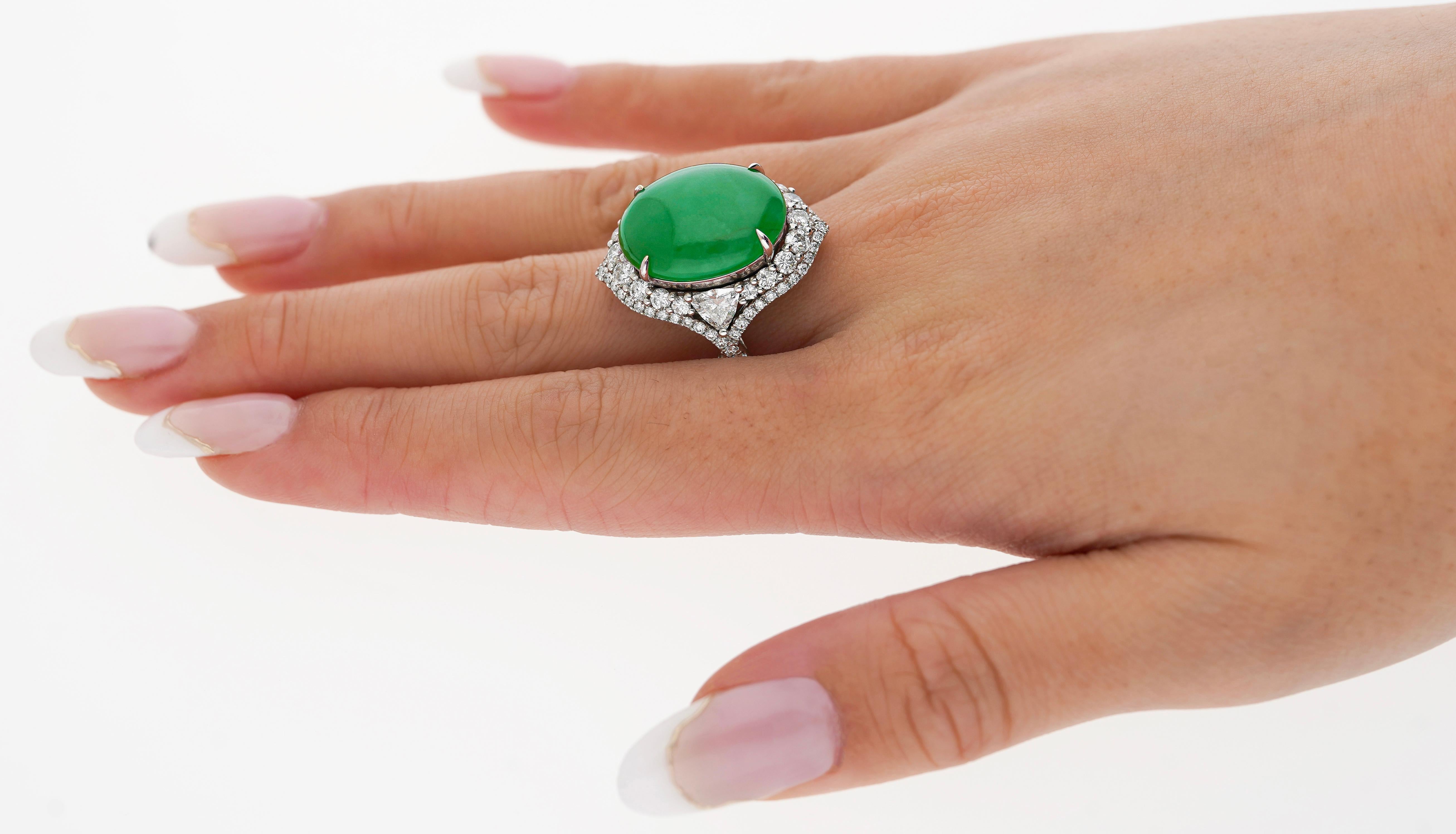 GIA Certified 14.68 Carat Grade A Jadeite Jade Ring with Diamond in 18K Gold For Sale 3