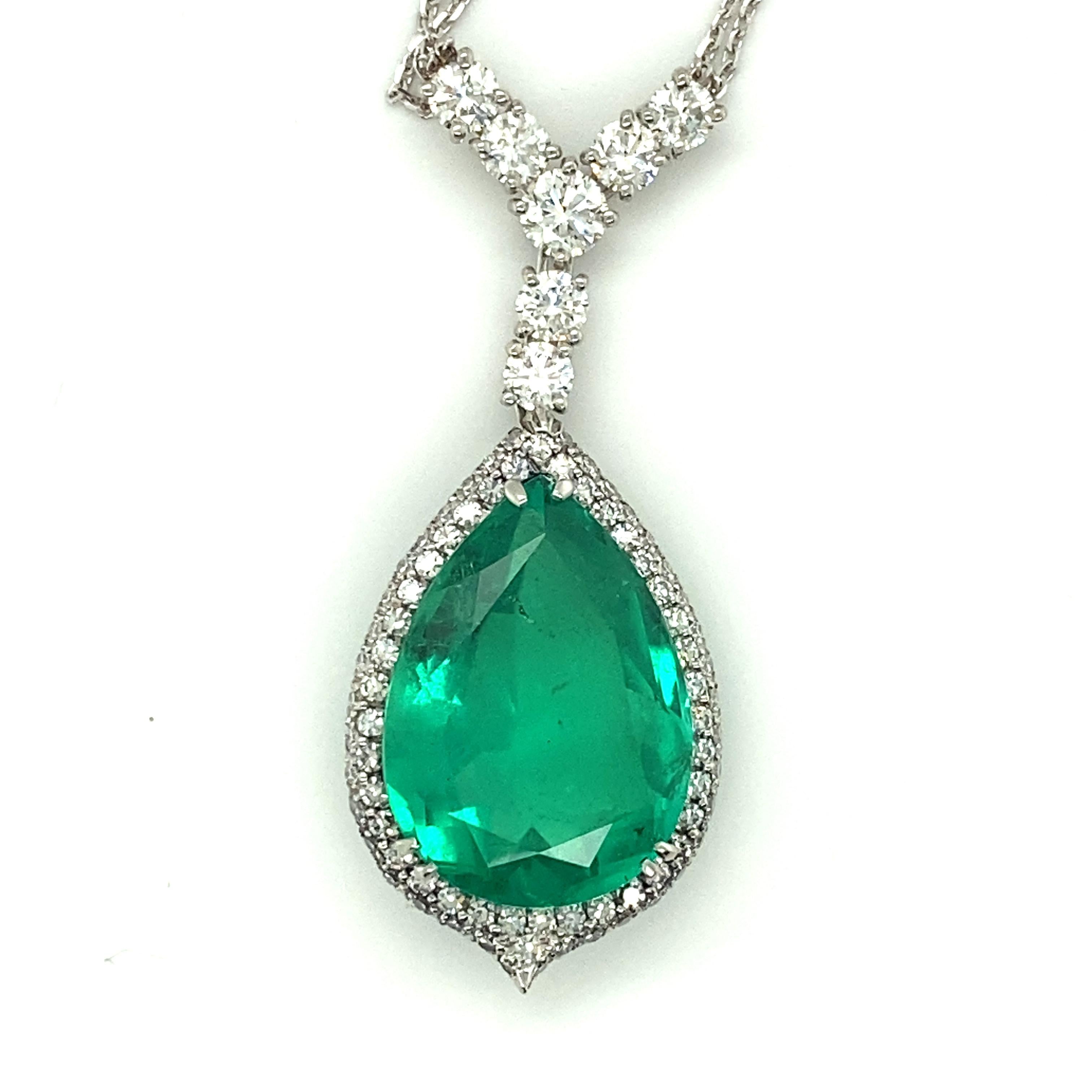Modern GIA Certified 14.79 Carat Pear Shape Colombian Emerald Pendant For Sale