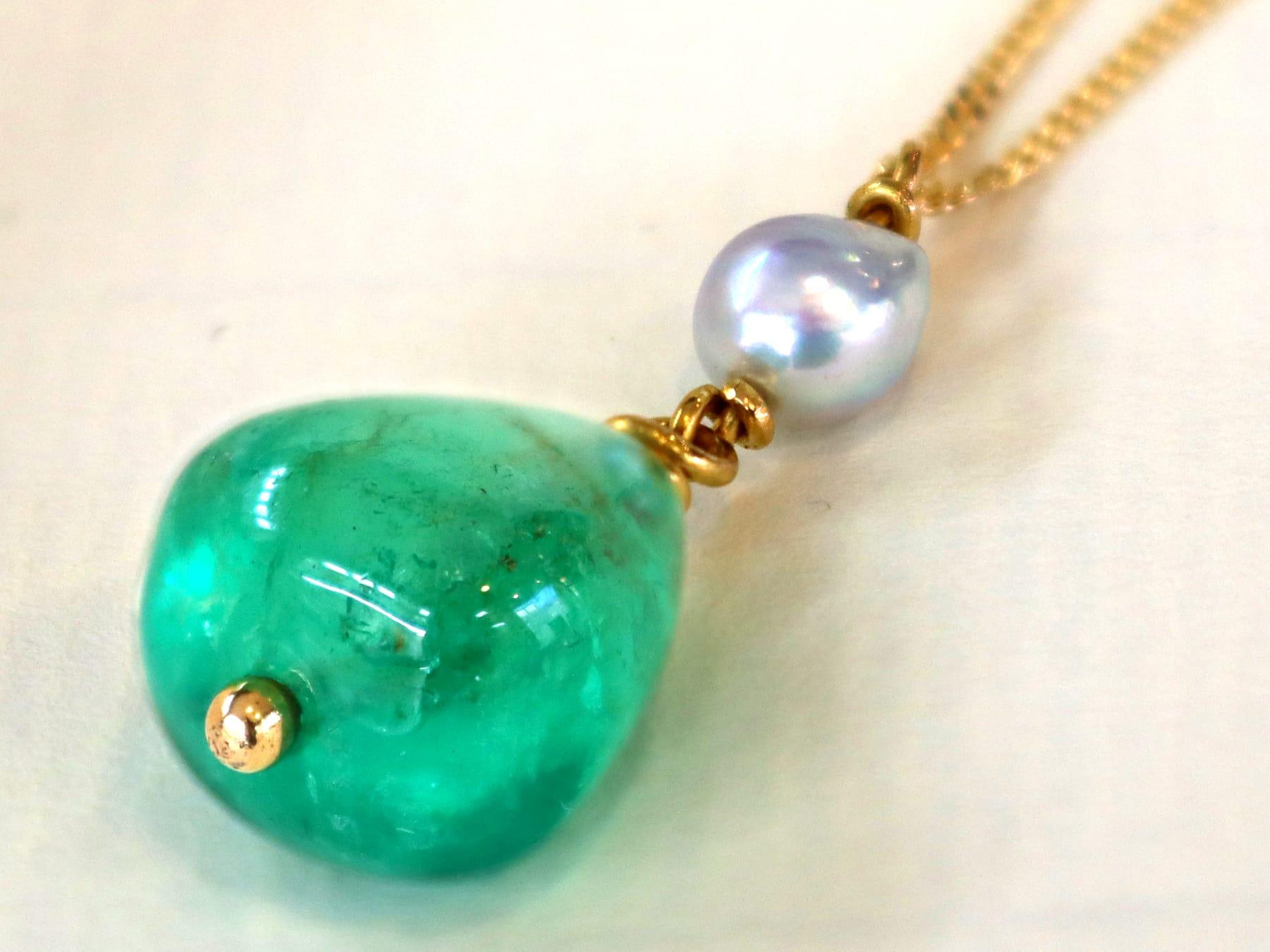 GIA Certified 14.80 Carat Colombian Emerald and Pearl 18k Yellow Gold Pendant In Excellent Condition For Sale In Jesmond, Newcastle Upon Tyne