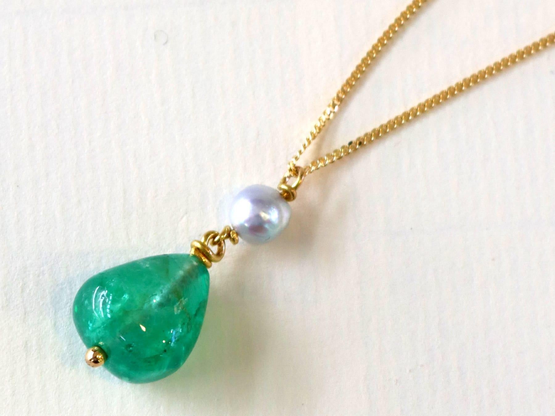 Women's or Men's GIA Certified 14.80 Carat Colombian Emerald and Pearl 18k Yellow Gold Pendant For Sale