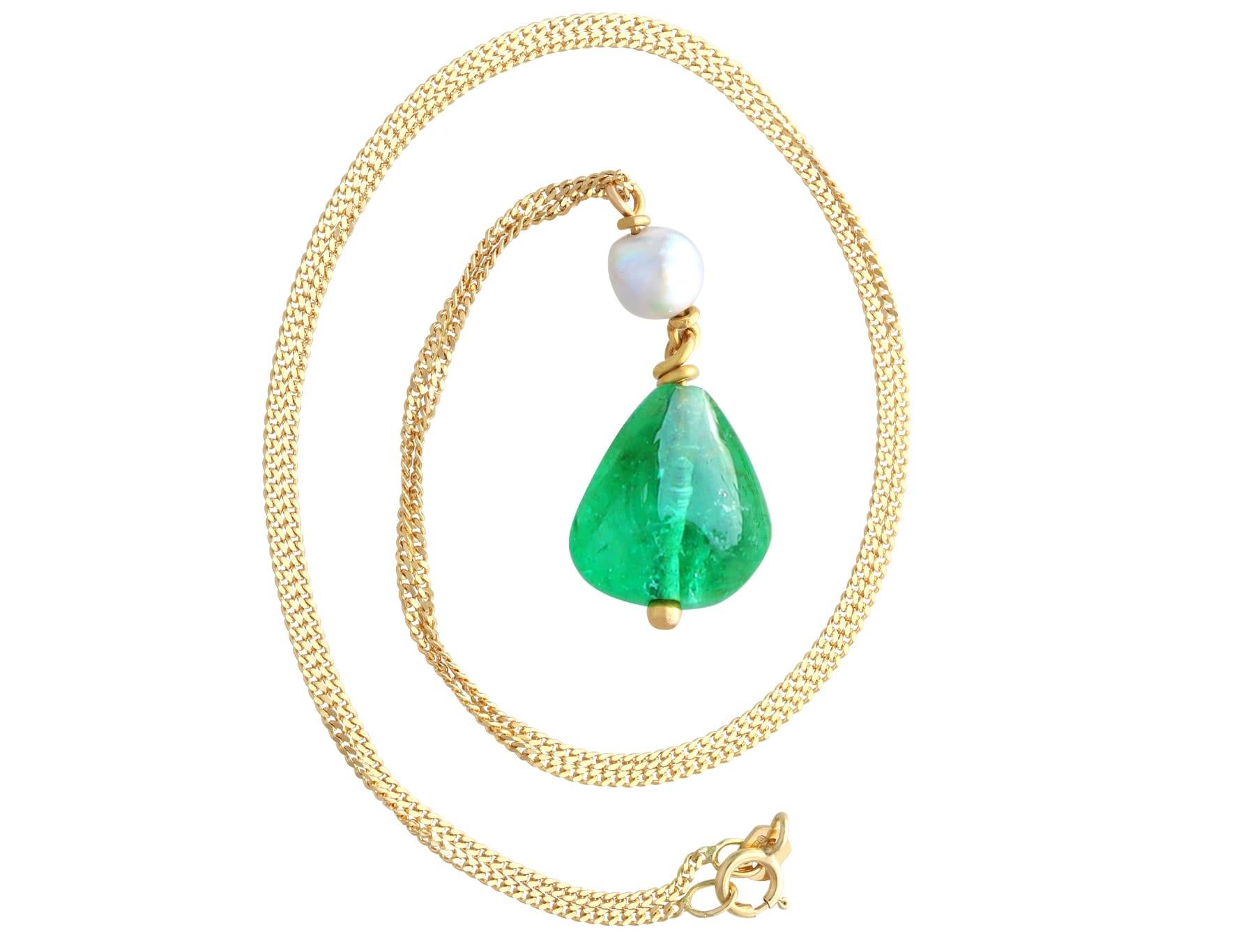 GIA Certified 14.80 Carat Colombian Emerald and Pearl 18k Yellow Gold Pendant For Sale 1