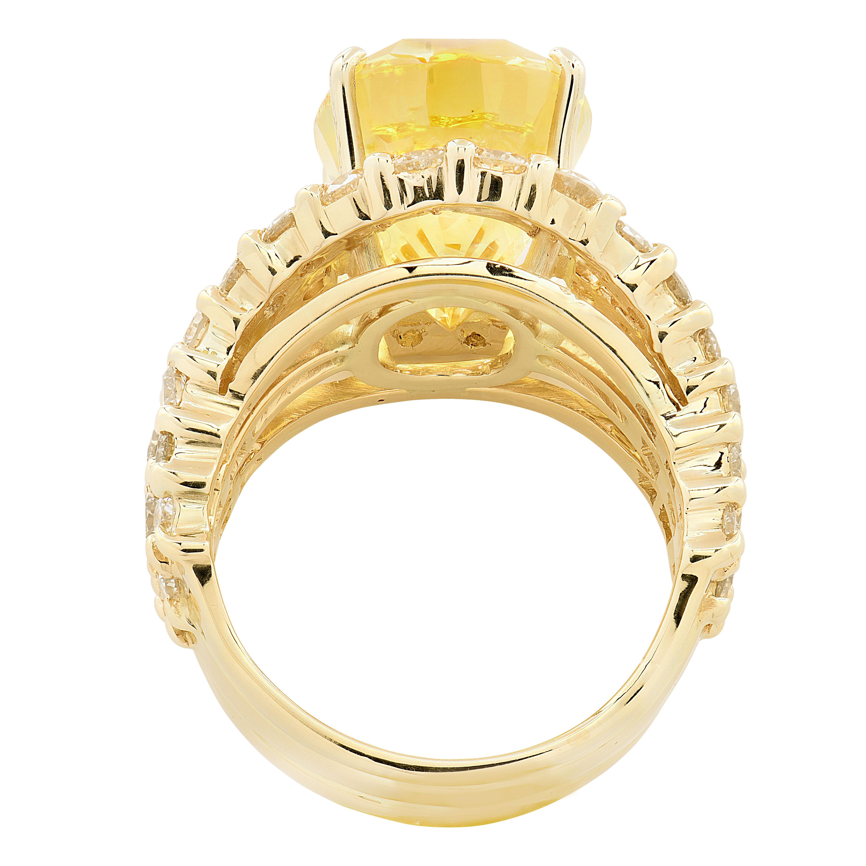 Bague certifiée GIA de 14,85 carats de saphir jaune de Ceylan sans chaleur et de diamant en vente 2
