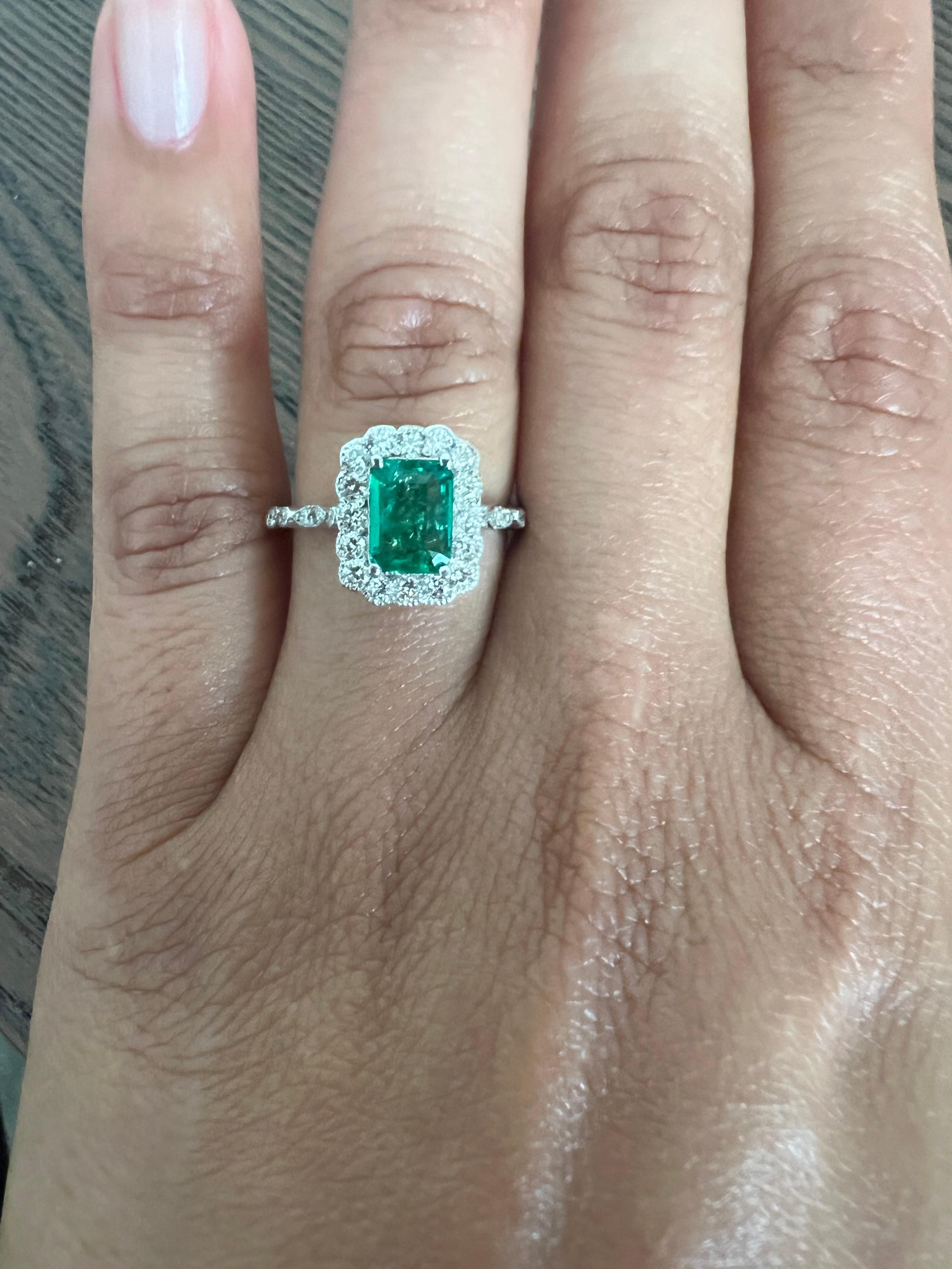 Women's GIA Certified 1.49 Carat Emerald Diamond White Gold Engagement Ring For Sale
