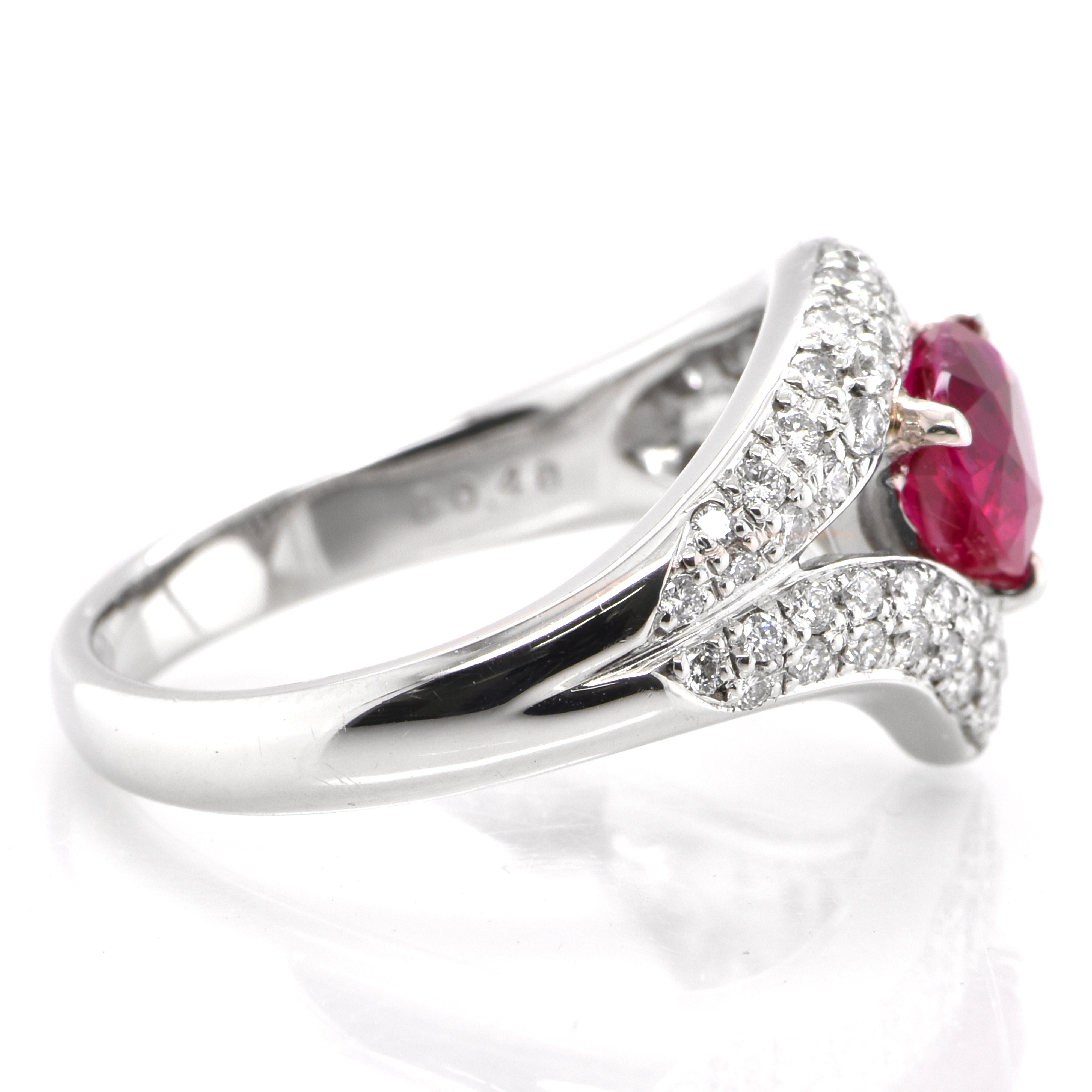 GIA Certified 1.49 Carat Natural Burmese Ruby and Diamond Ring set in Platinum In New Condition For Sale In Tokyo, JP