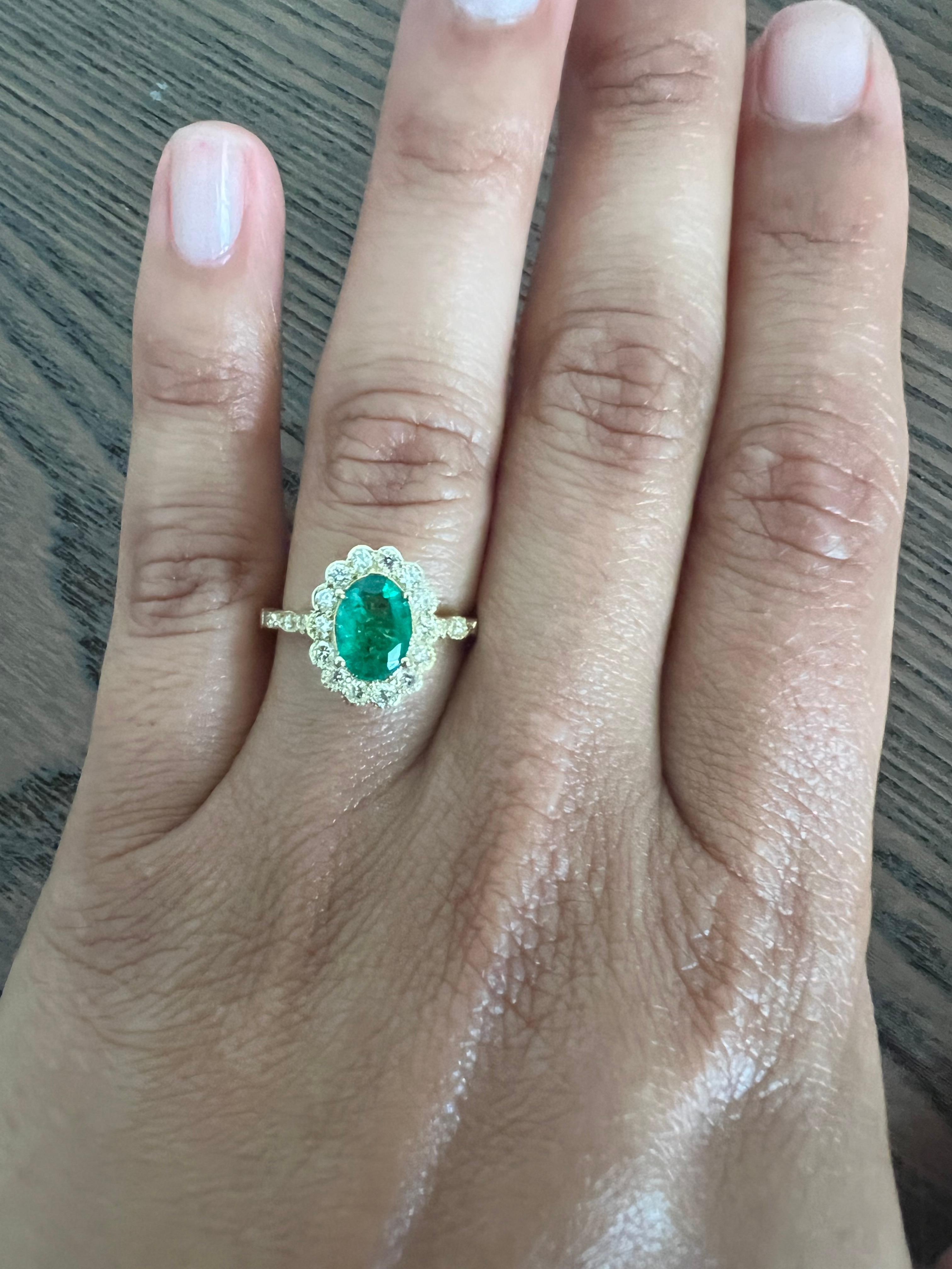 GIA Certified 1.49 Carat Natural Emerald Diamond Yellow Gold Engagement Ring In New Condition For Sale In Los Angeles, CA