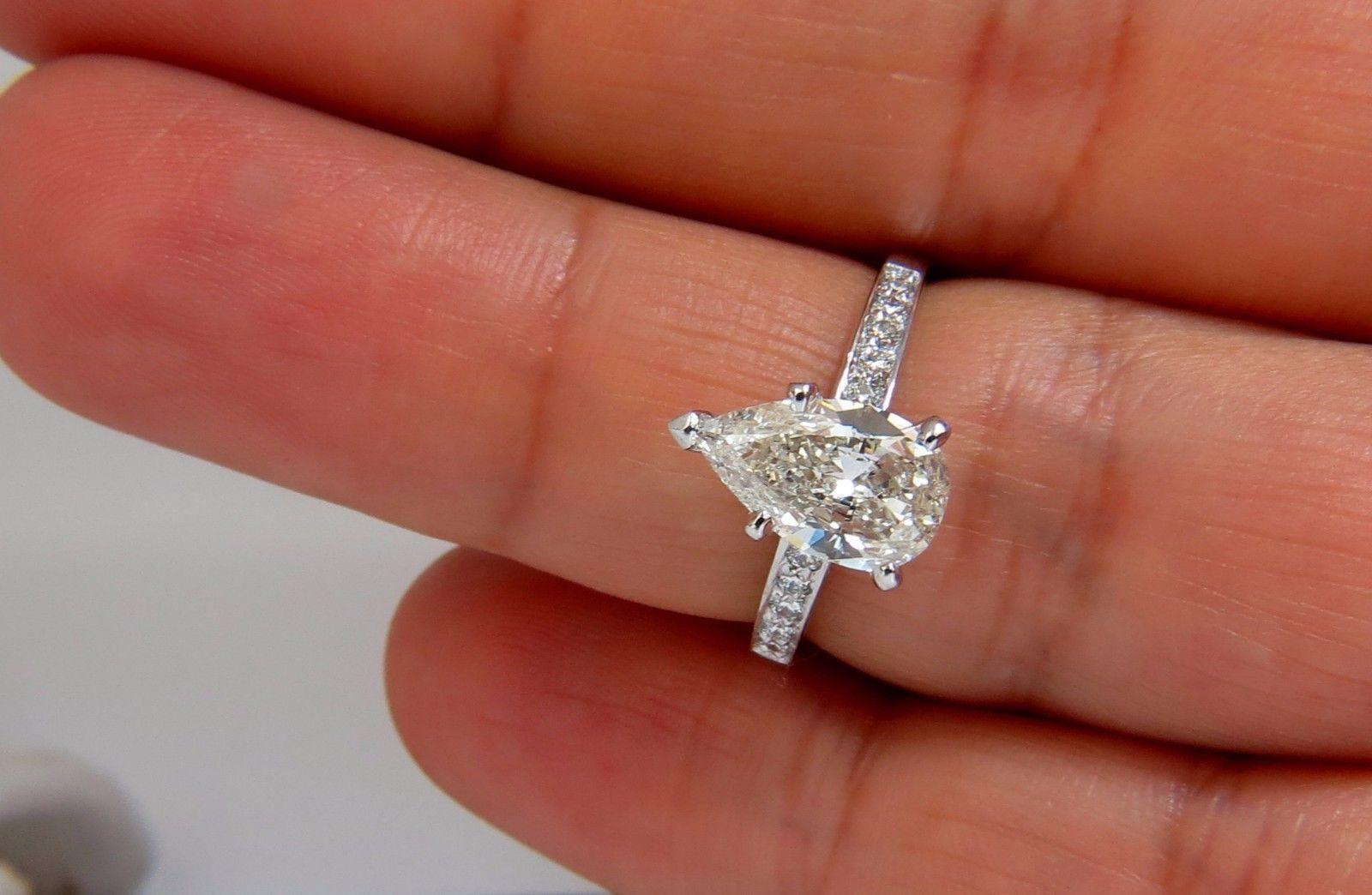 Bague en diamant en forme de poire de 1,49 carat avec accents ronds de 0,20 carat, 14 carats, certifié GIA Unisexe en vente