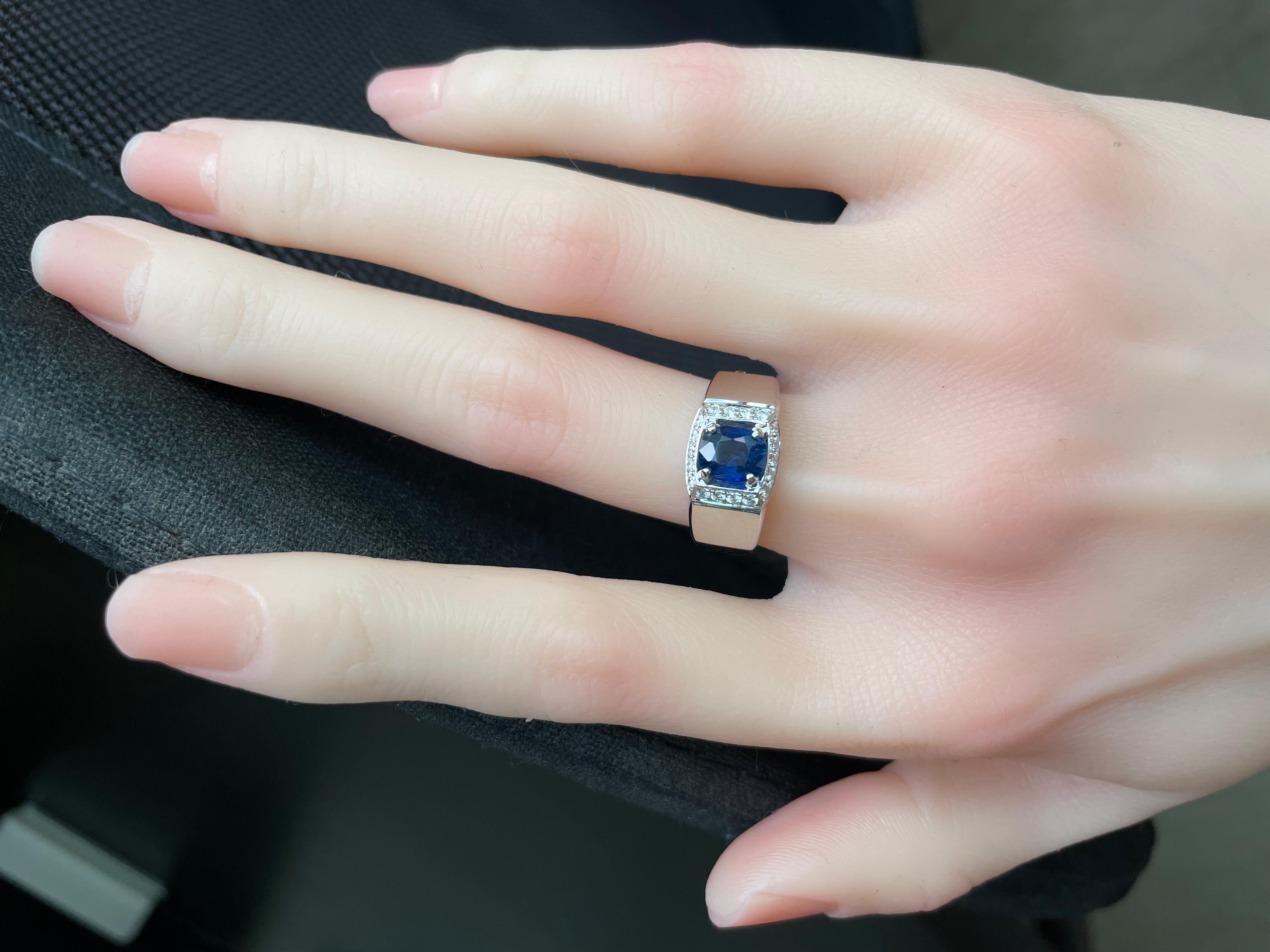 GIA certified 1.4Ct Burma No Heat Blue Sapphire Ring with Natural Diamonds In New Condition In Singapore, SG