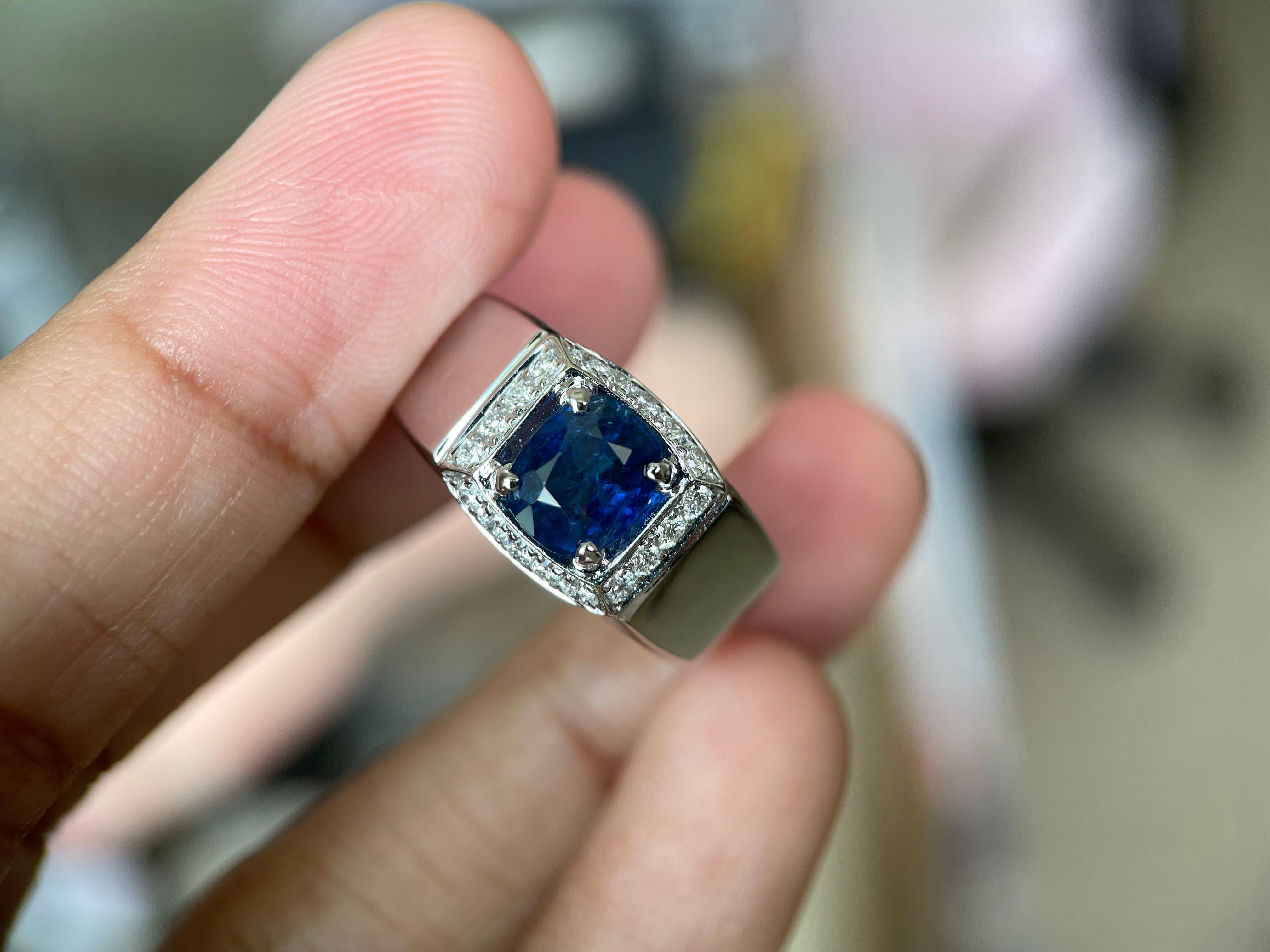 Women's GIA certified 1.4Ct Burma No Heat Blue Sapphire Ring with Natural Diamonds