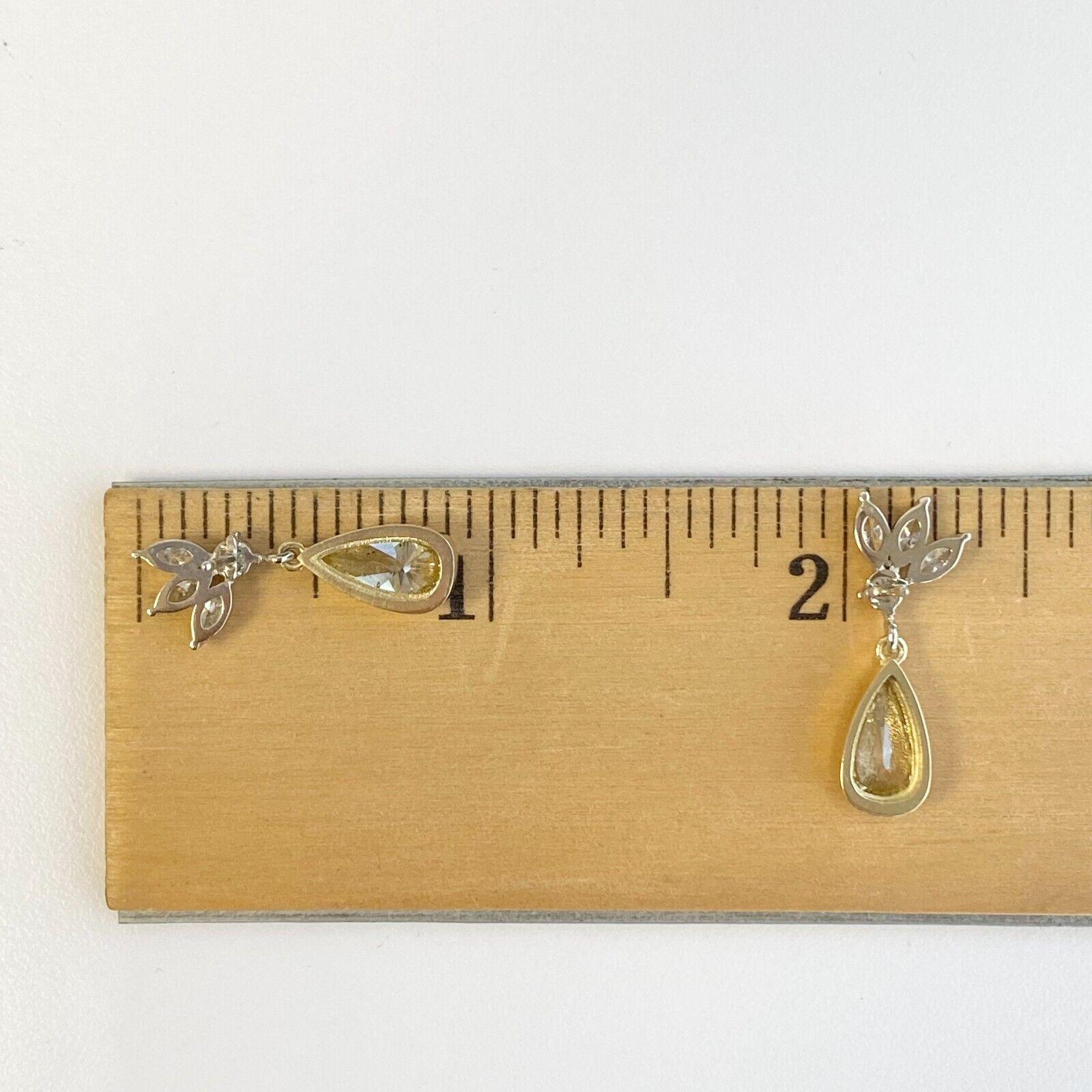 Femenino o masculino Diamantes amarillos de fantasía en forma de pera con certificado GIA de 14k que cuelgan de diamantes blancos en venta