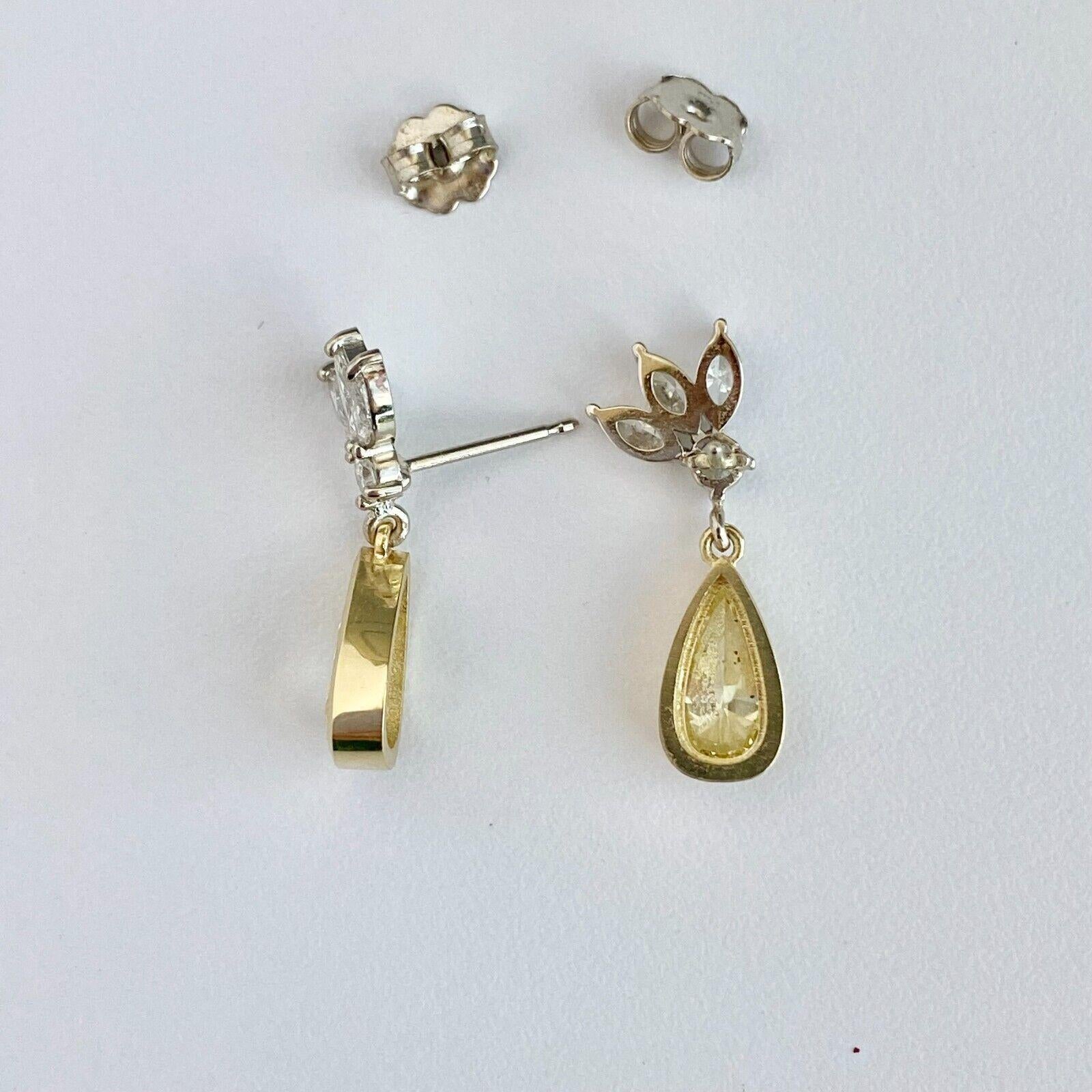 Diamantes amarillos de fantasía en forma de pera con certificado GIA de 14k que cuelgan de diamantes blancos en venta 1