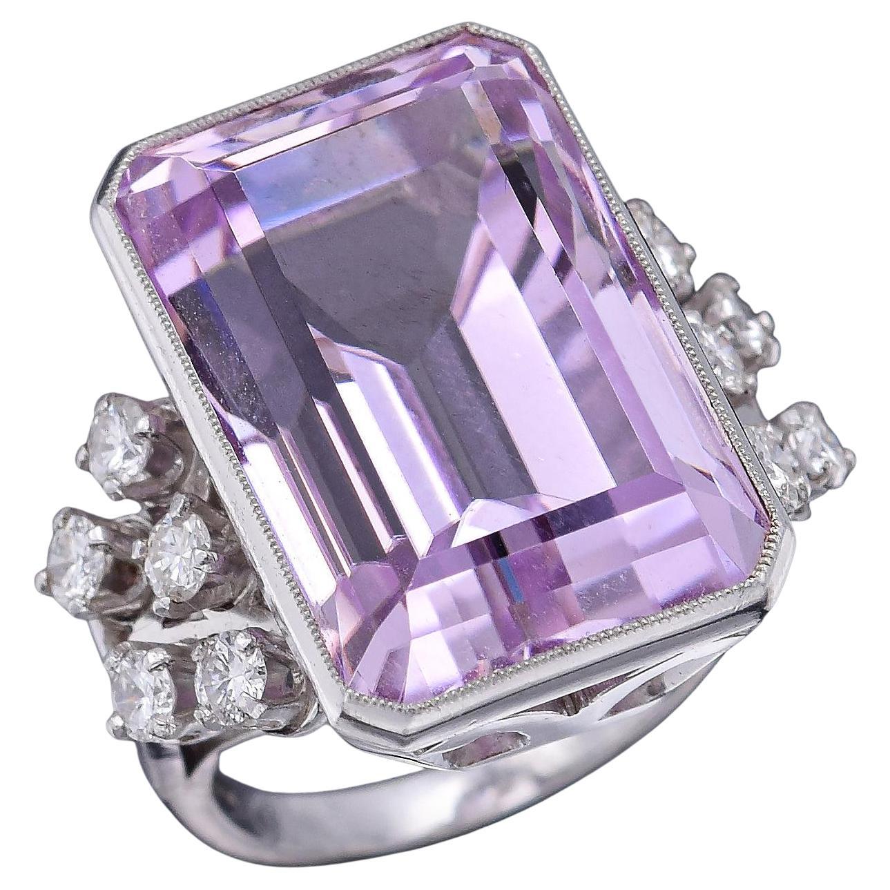 Anello cocktail in oro 14K certificato GIA con Kunzite da 30,50 carati e diamanti da 0,80 carati 13,21 G