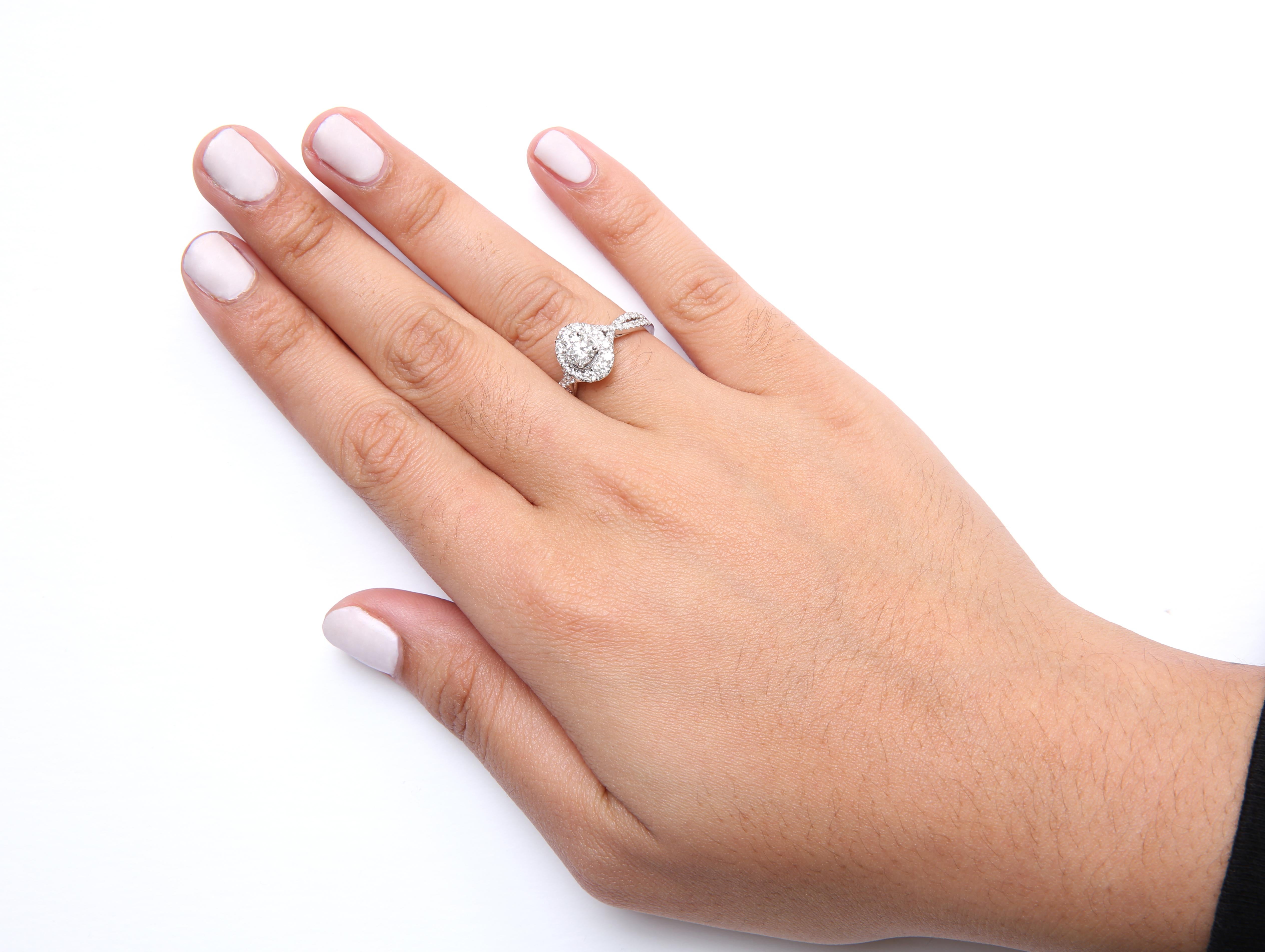GIA zertifiziert 14k Weißgold 1 1/5 Cttw Diamant Oval Halo geformt Verlobungsring im Zustand „Neu“ in New York, NY