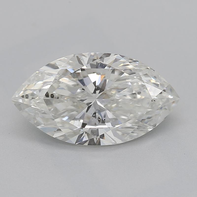 Dieser in New York handgefertigte Diamantring ist ein atemberaubendes Beispiel für Handwerkskunst und Eleganz. Sein atemberaubender Mittelstein ist ein Marquise-Diamant mit einem Gewicht von 1,5 cm, der mit einem begehrten I und SI2 bewertet wurde.
