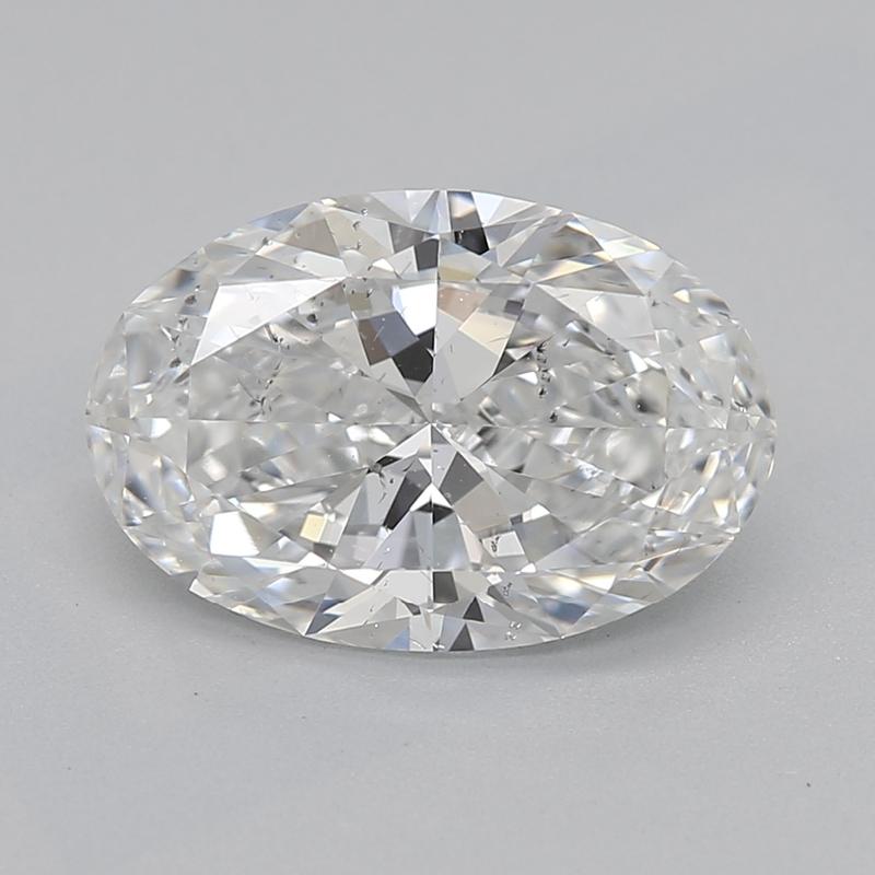 Realizzato a mano a New York, questo splendido anello con diamante mette in mostra un centro notevole con un affascinante diamante ovale di 1,5 , classificato con un'eccezionale purezza SI2 e un brillante F. Incastonato in un lussuoso oro bianco,