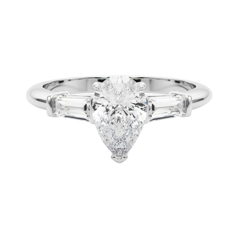 Bague à trois pierres en platine avec diamant poire et baguette de 1.5 carat certifié par le GIA